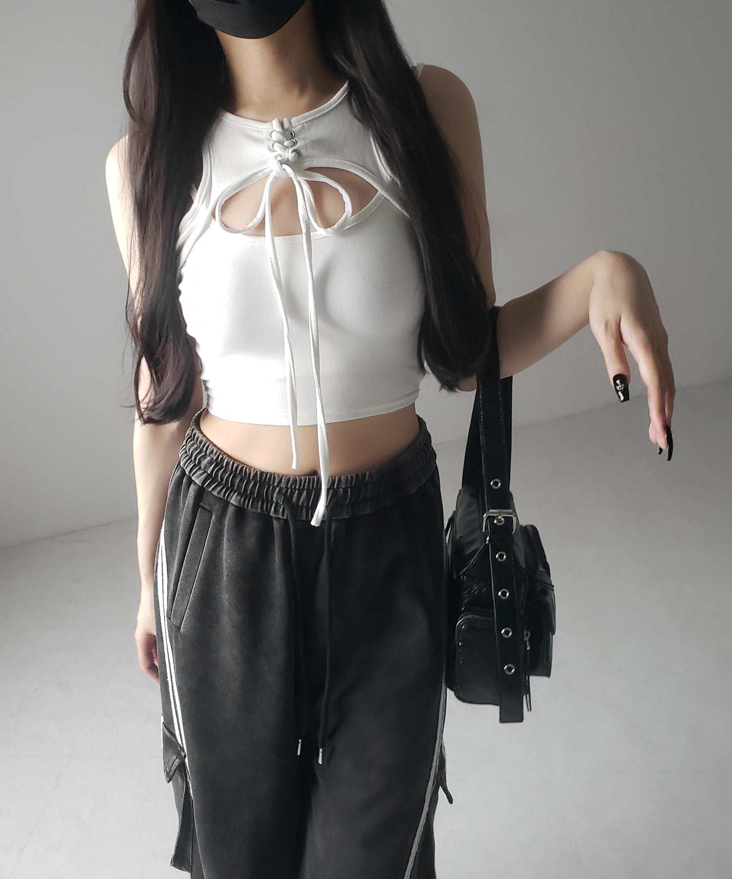 レースアップリボンカットアウトリブショートタンク / laceup ribbon cutout rib short tank