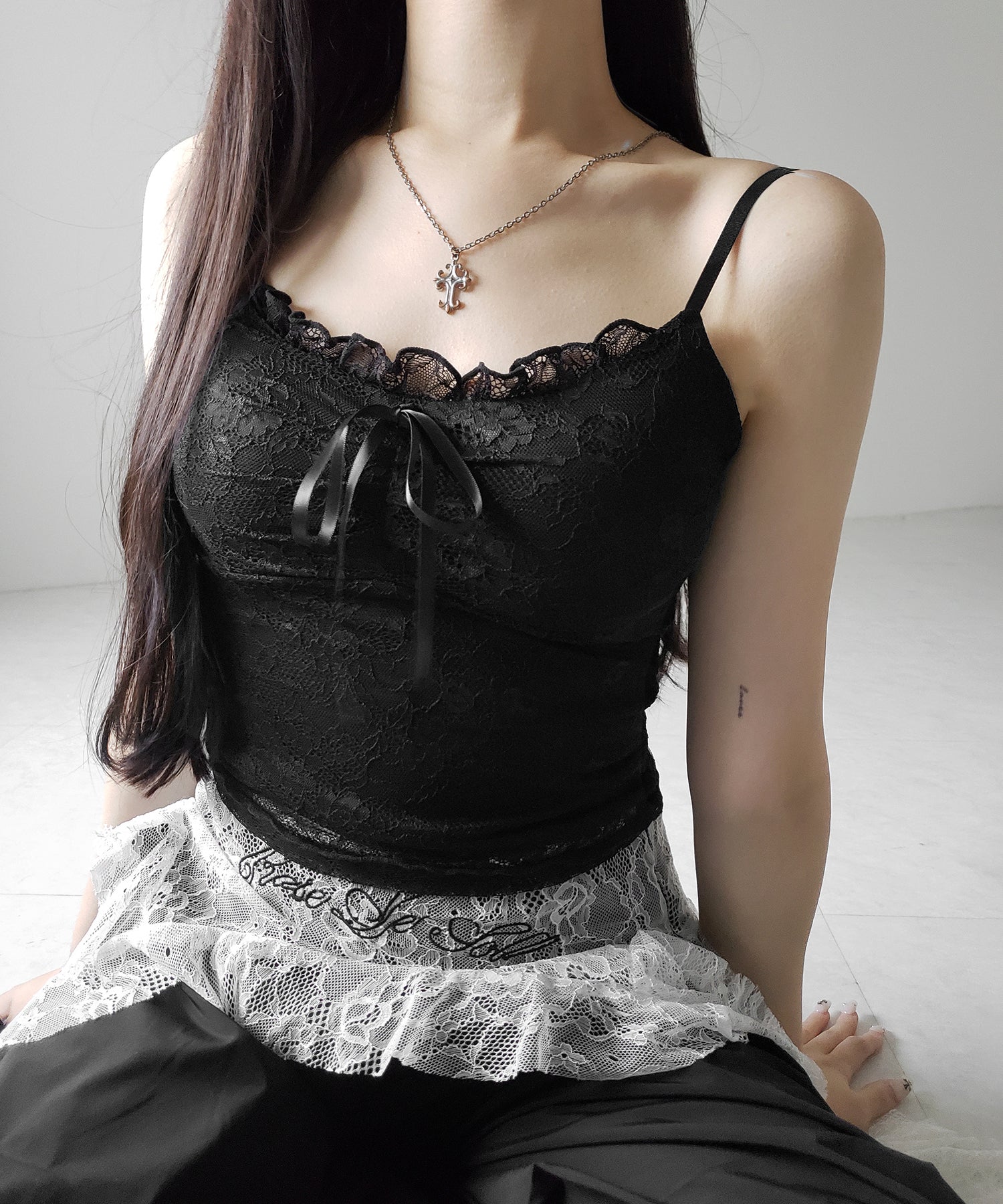 【 2color 】フロントリボンレースレイヤードキャミソール / front ribbon lace layered camisole