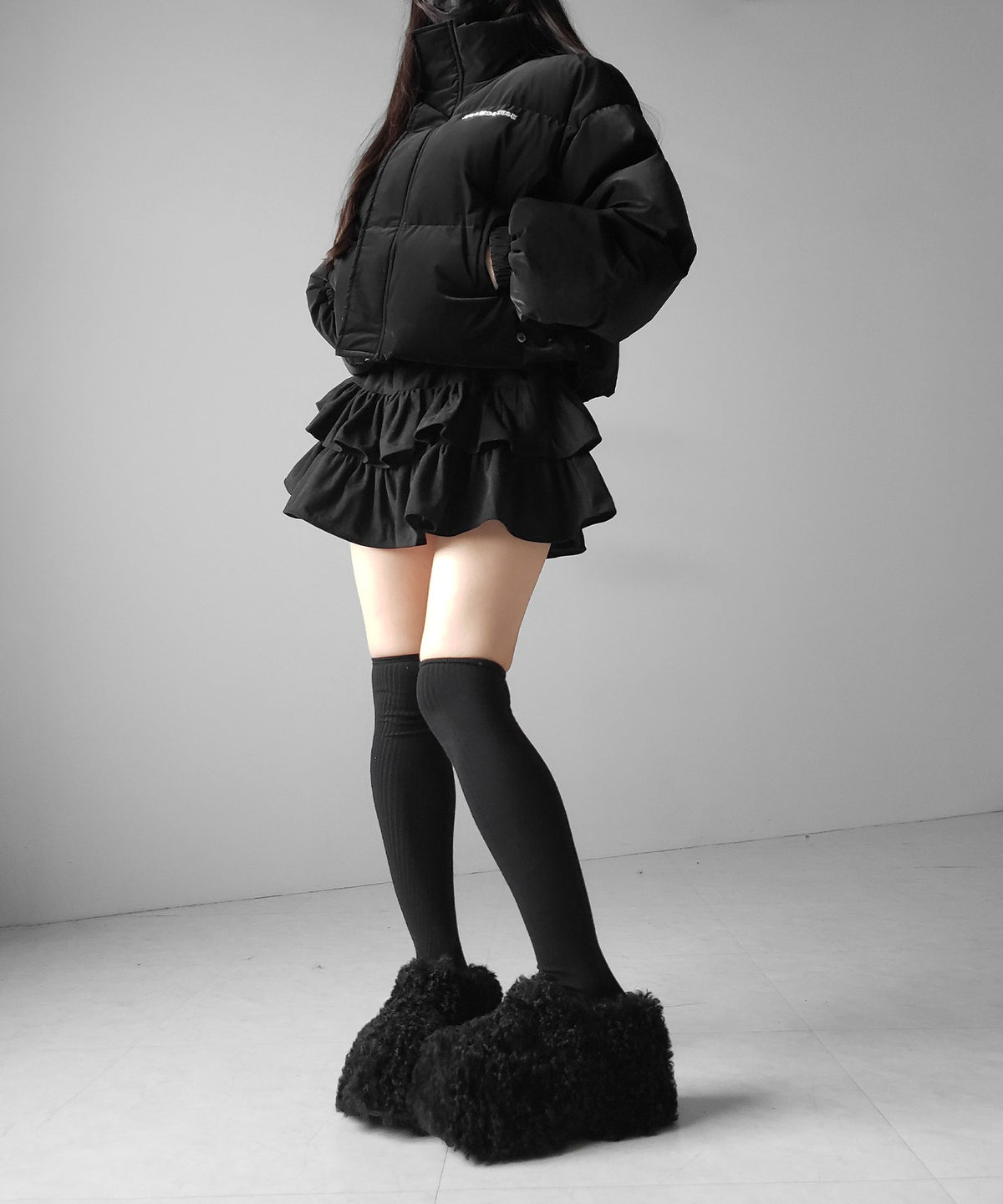 【 新色ピンクが追加! 】グランジロゴ刺繍ショートパフ中綿ジャケット / grunge logo embroidery short puff fake down jacket