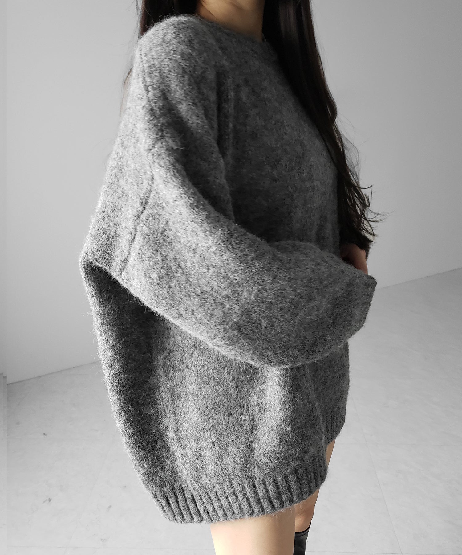 オーバーサイズフラッフィーニットプルオーバー / oversize fluffy knit pullover