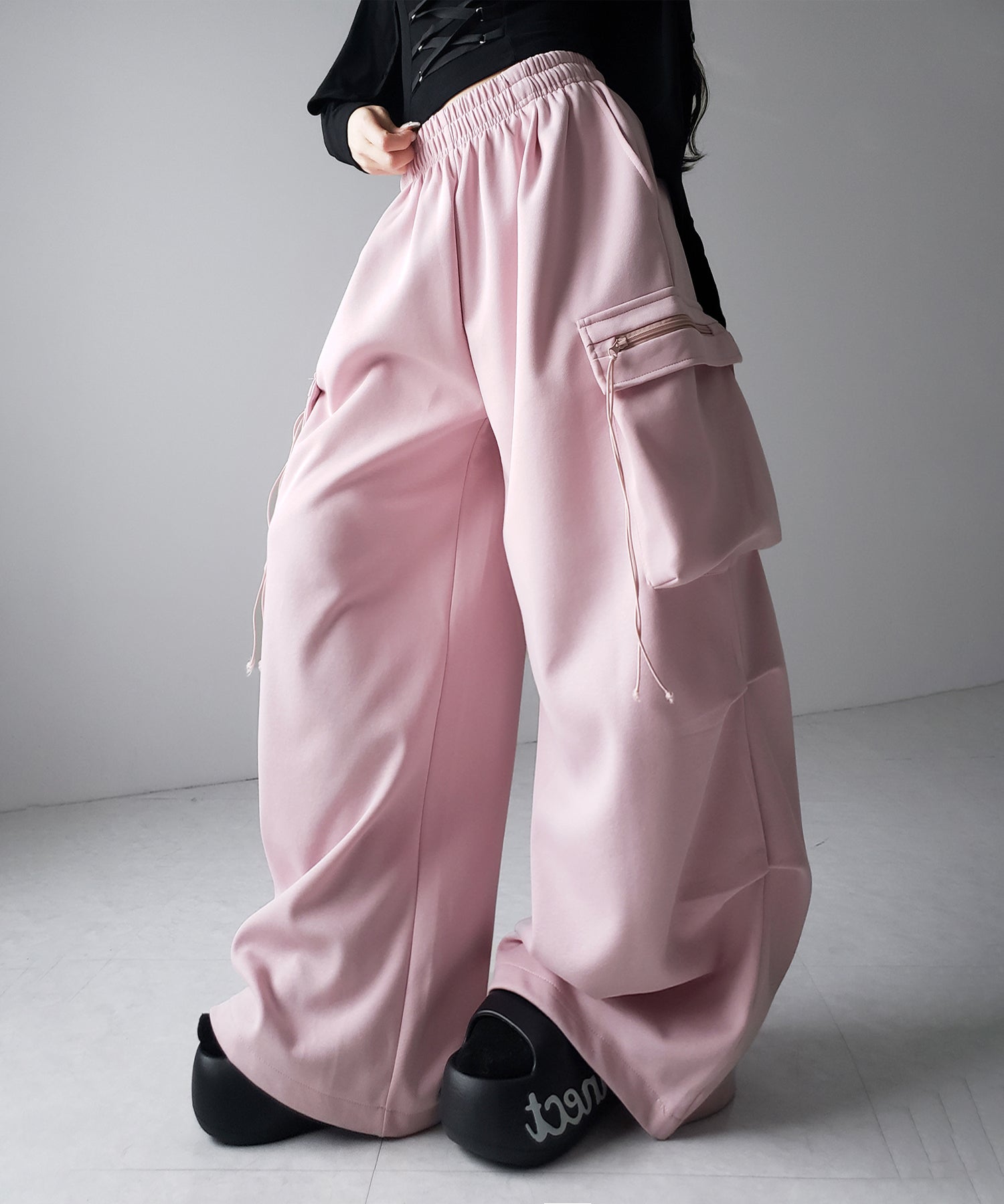 【 裾絞り可能2WAY 】ドローコードタックワイドカーゴスウェットパンツ / drawcord tuck wide cargo sweatpants