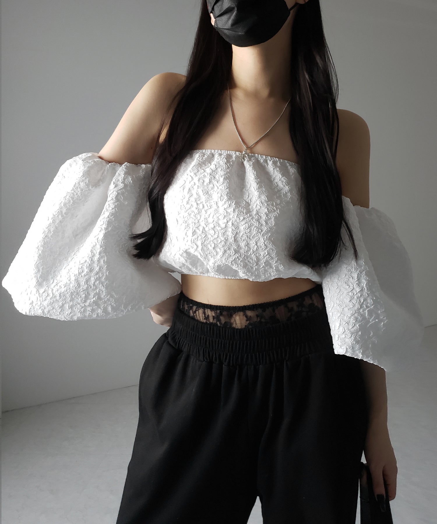 【 2color 】オフショルダーボリュームパフショートブラウス / off shoulder volume puff short blouse