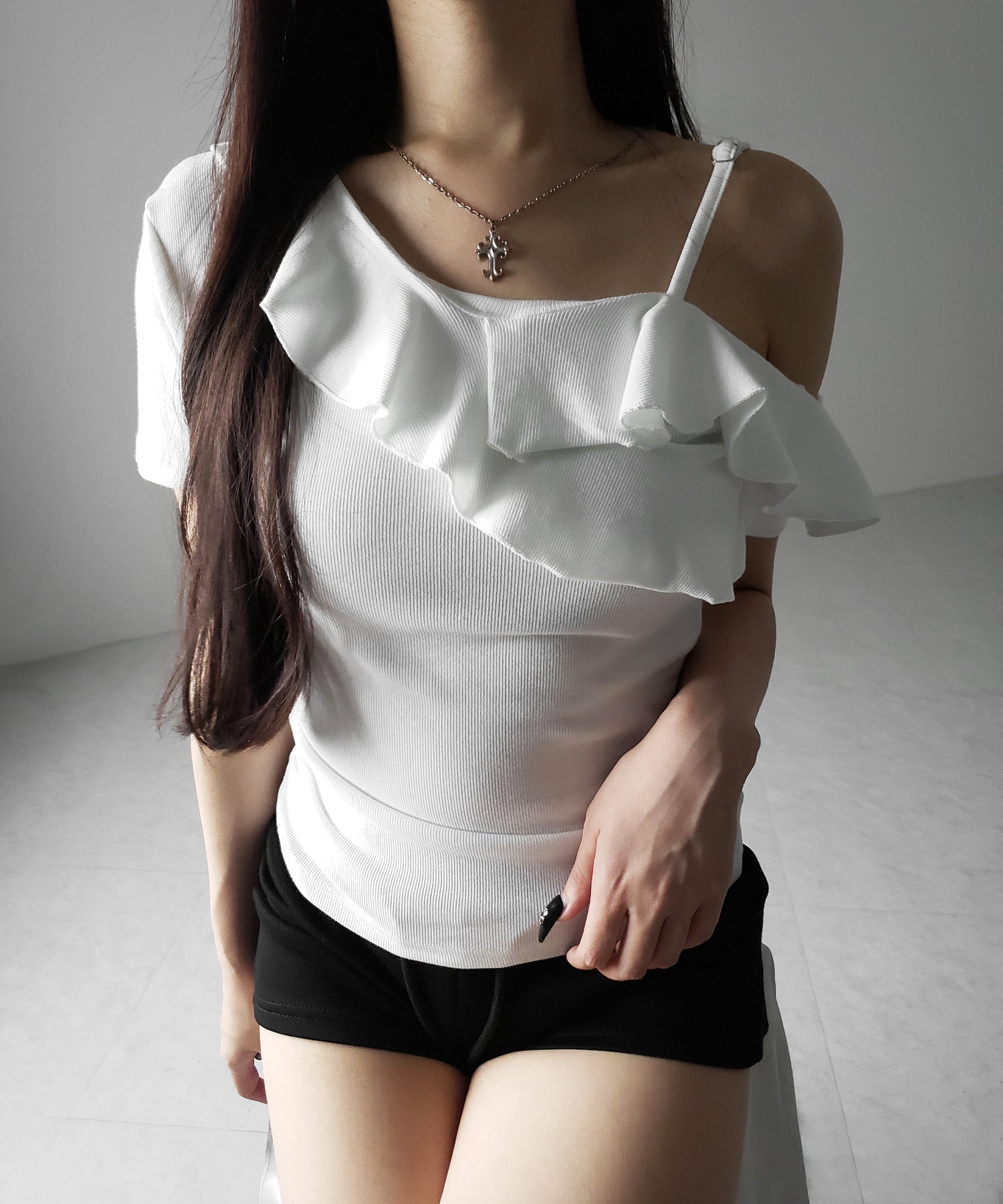 ワンショルストラップフリルリブTシャツ / one shoulder strap frill ribbed T-shirt