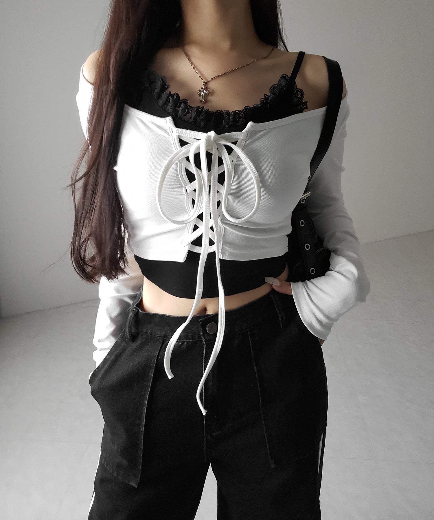【 新色ピンクが追加!/2点セット 】レースアップリボンショートトップス + レースキャミ SET / lace up ribbon short tops + lace cami SET