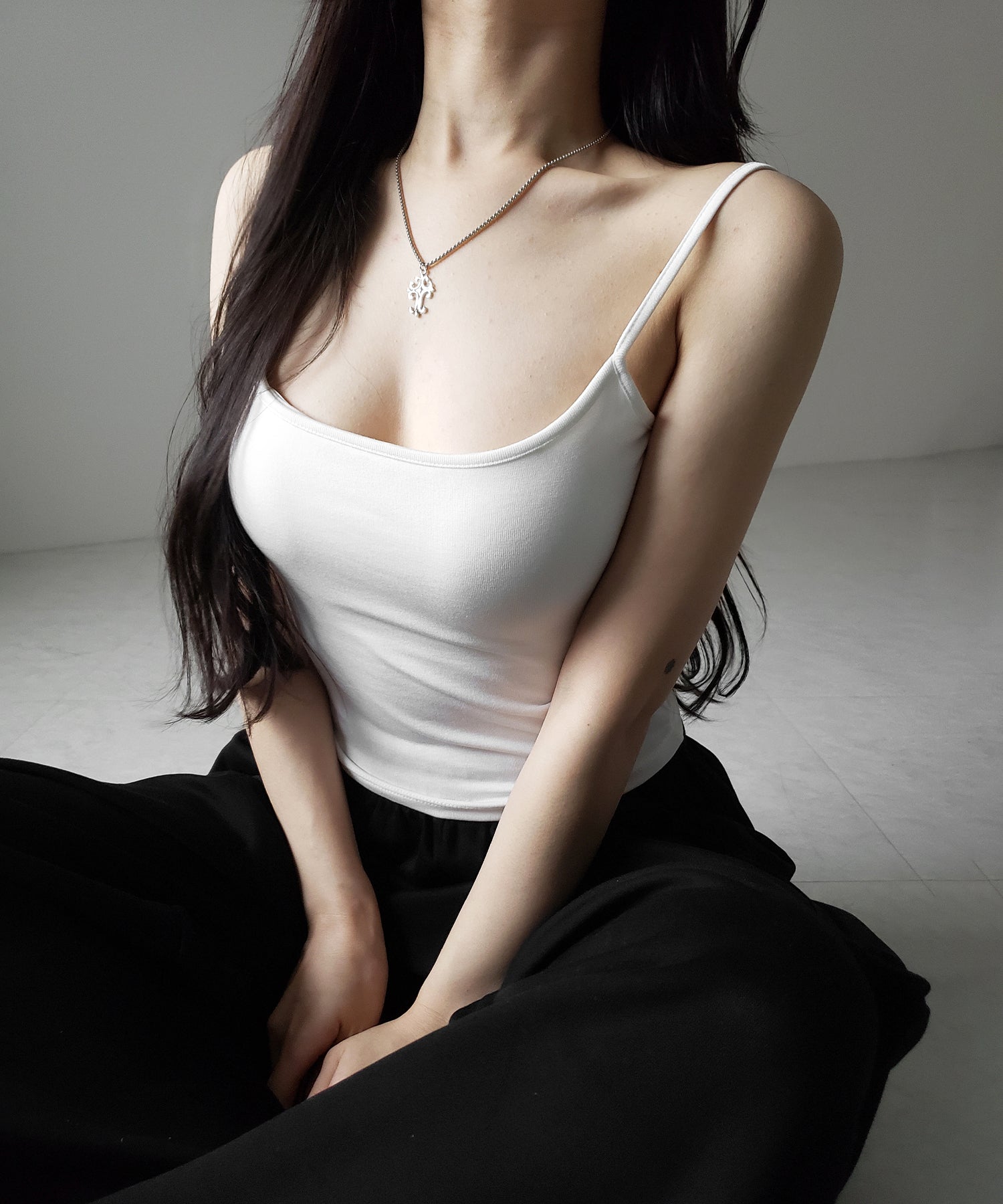 【 カップ付き 】スクエアネックストラップスリムキャミソール / square neck strap slim camisole
