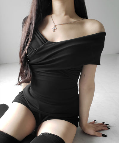 オフショルドレープクロスギャザリングTシャツ /off shoulder draped cross gatherimg T-shirt