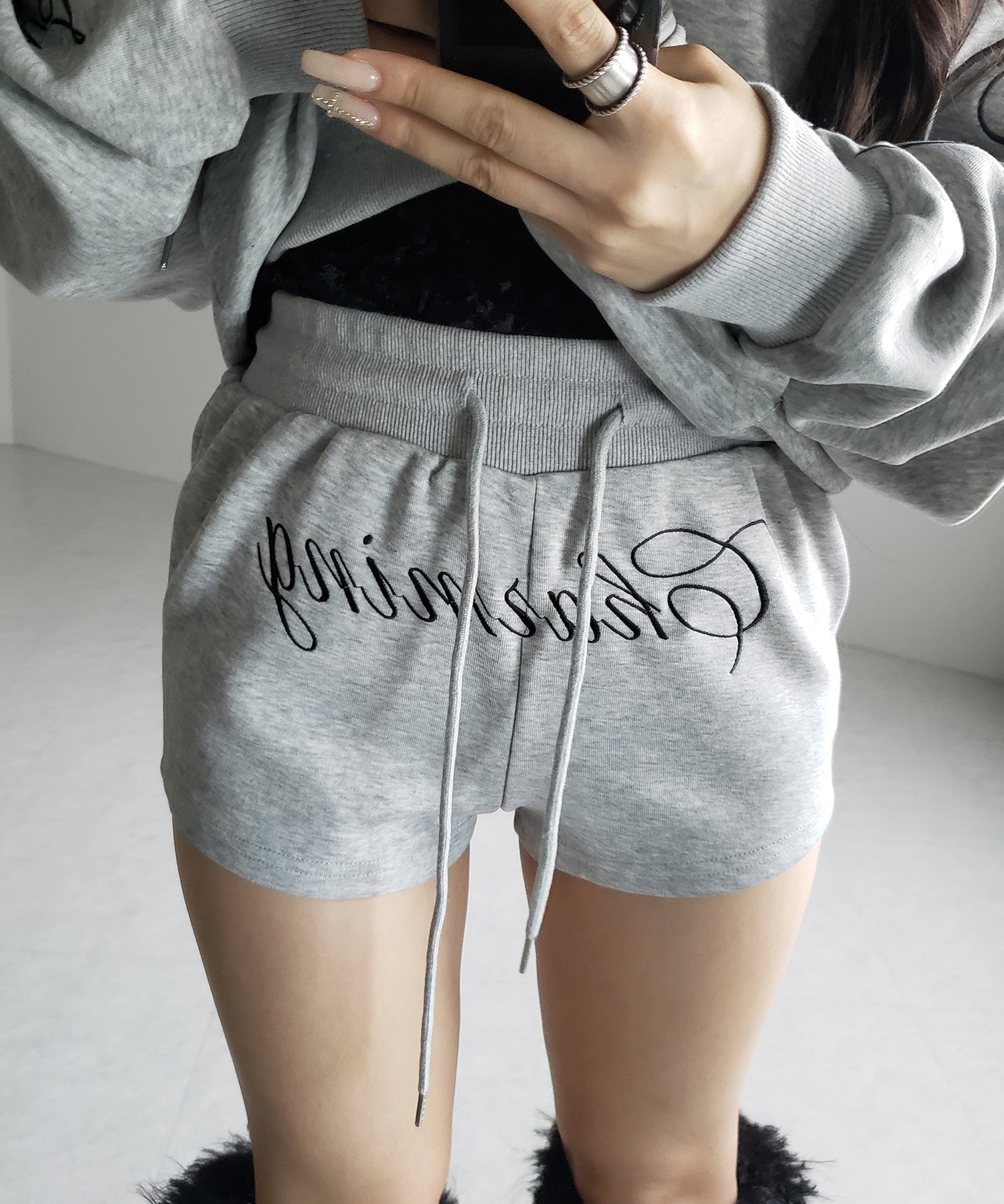 【 セットアップ 】レタリングロゴ刺繍ジップアップパーカー&ショートパンツ / lettering logo embroidery zip-up hoodie & short pants SETUP