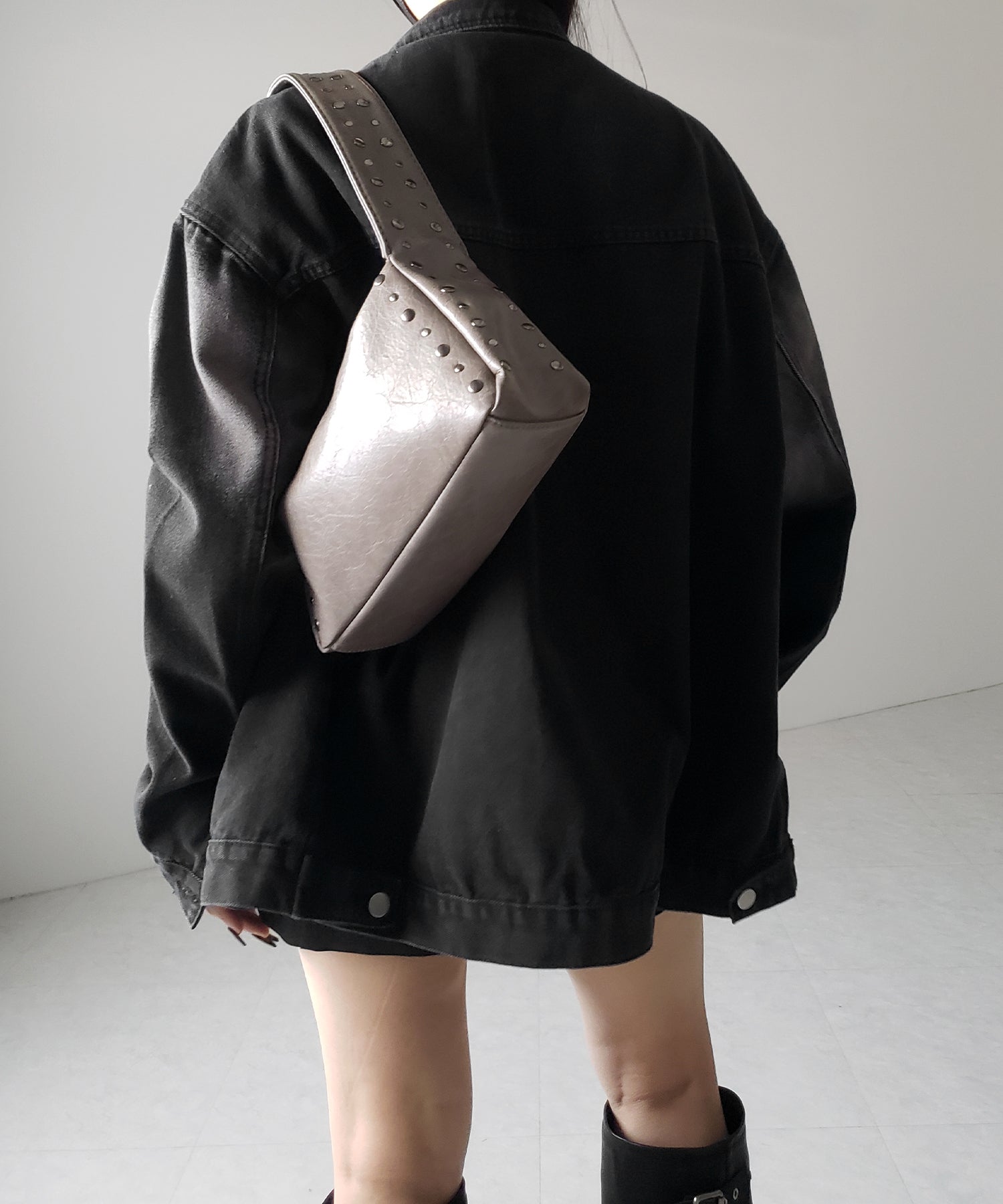 スタッズデザインスクエアショルダーバッグ / stud design square shoulder bag