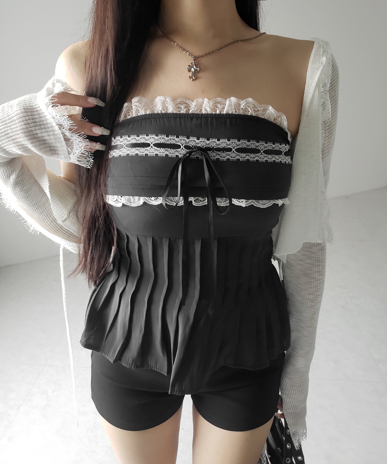 【 2color 】フロントリボンレースフレアベアトップ / front ribbon lace flare bare top