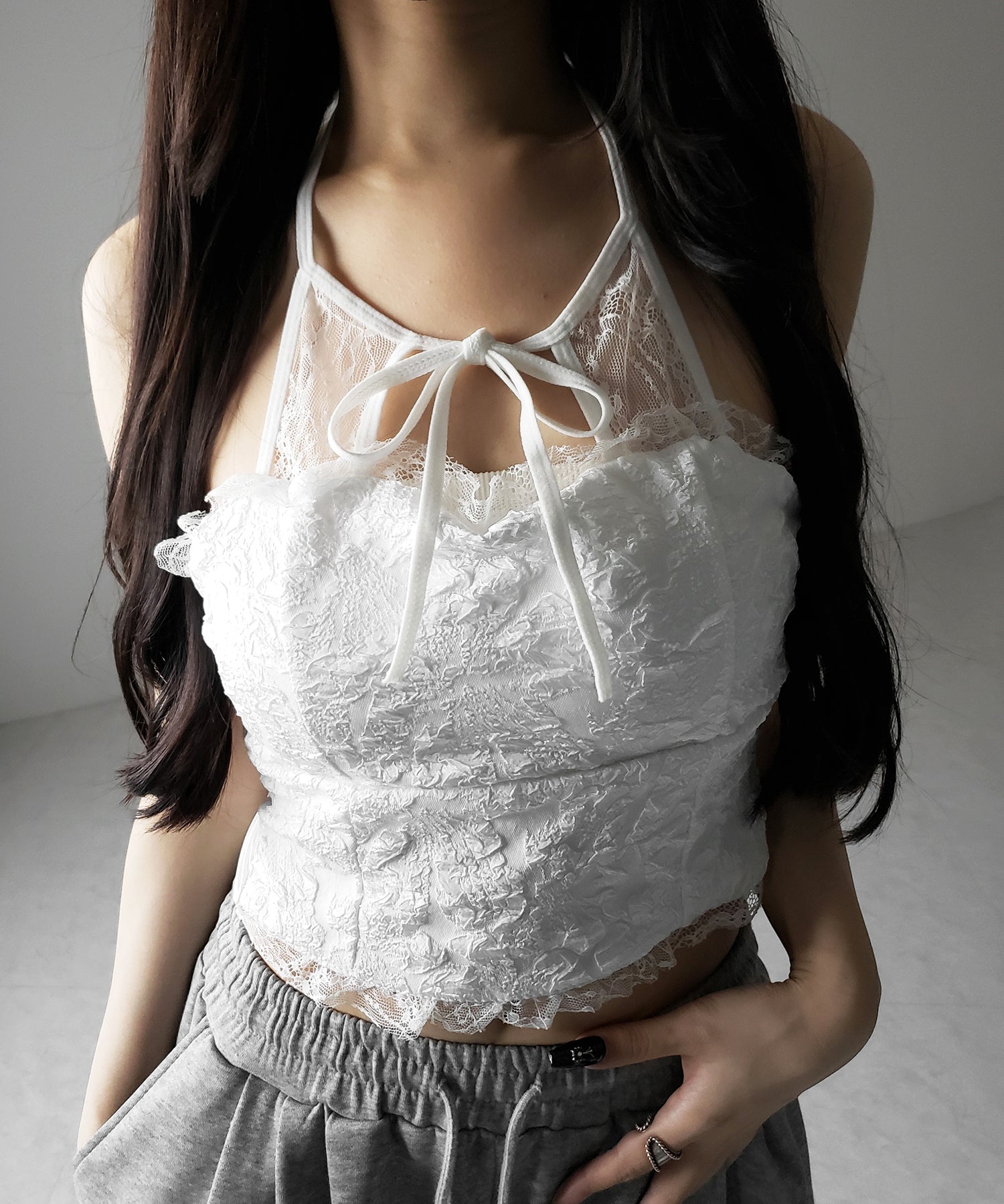 フロントリボンホルターレースキャミソール / front ribbon halter lace camisole