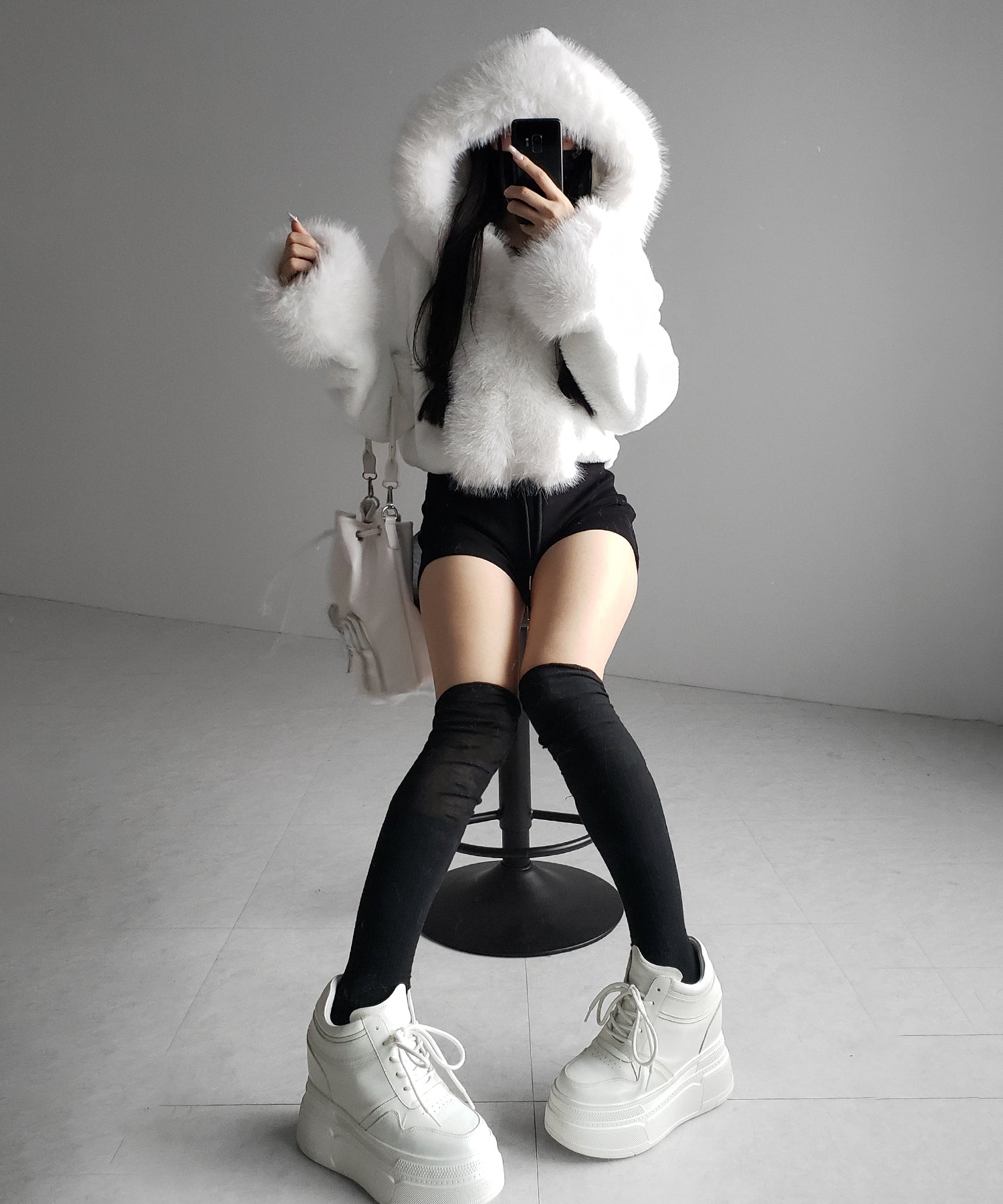 フェイクファーフードレディーショートコート / fake fur hoodec lady short coat