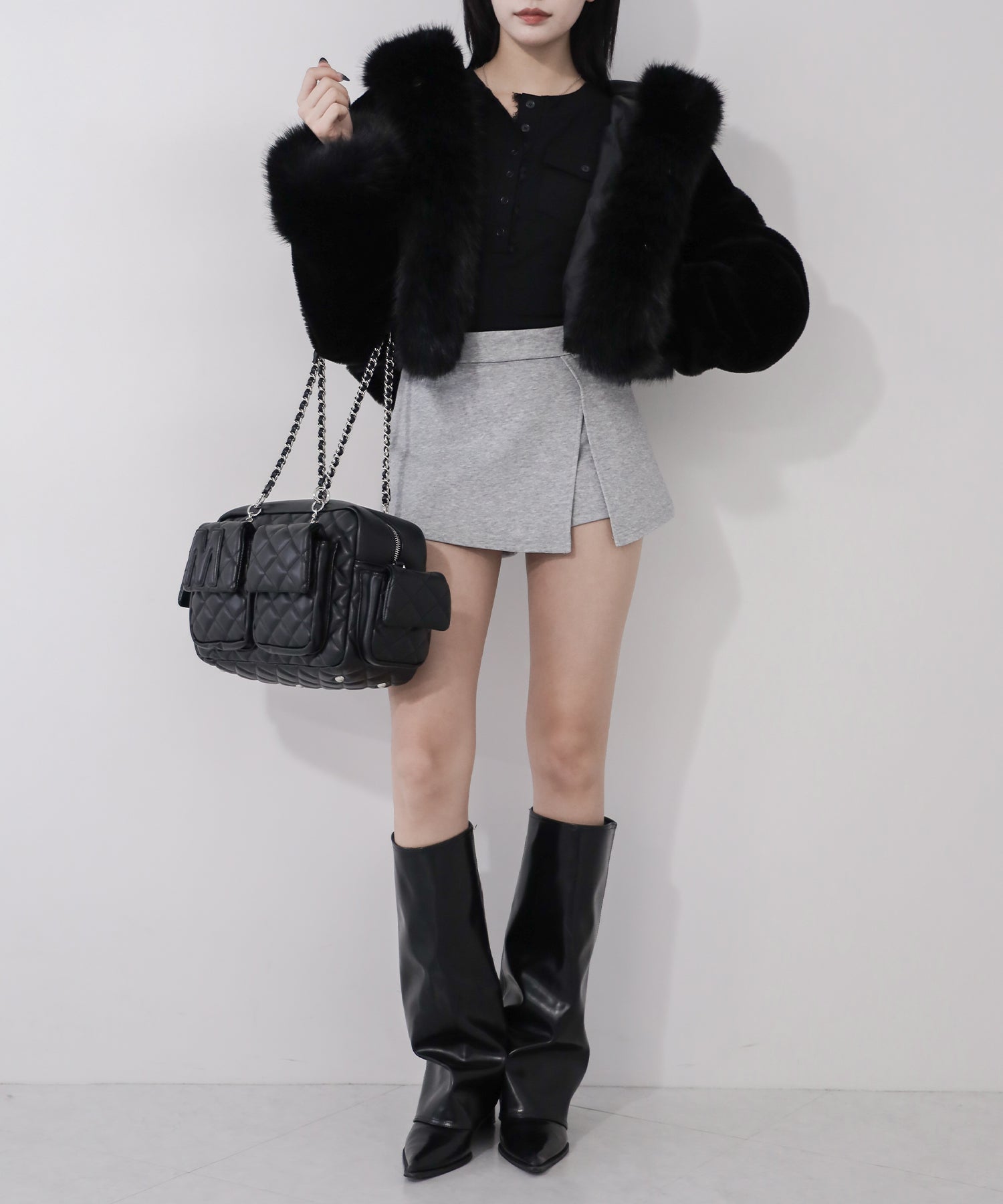 【 2WAY 】Mロゴフェイクレザーキルティングチェーンショルダーバッグ / M logo fake leather quilting chain shoulder bag