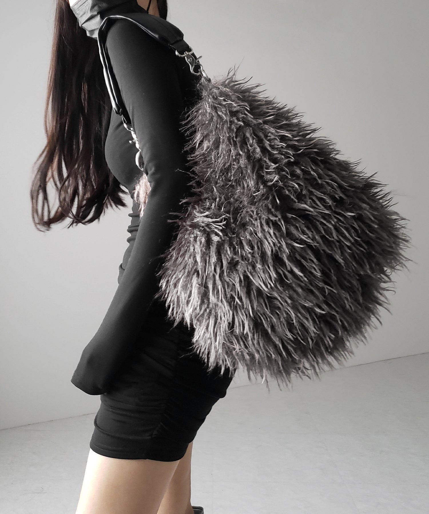 【 ショルダーストラップ付き2WAY 】バイカラーシャギーファーショルダーバッグ / bicolor shaggy fur shoulder bag