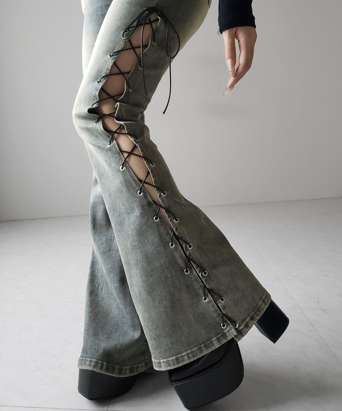 レースアップカットアウトストレッチフレアデニム / lace up cutout stretch flare denim