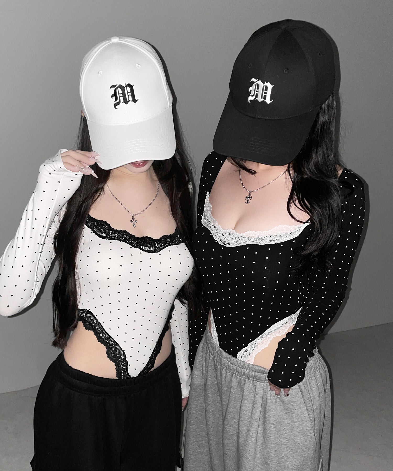 ドットカットアウトレースポイントボディスーツトップス /dot cutout lace point bodysuit tops