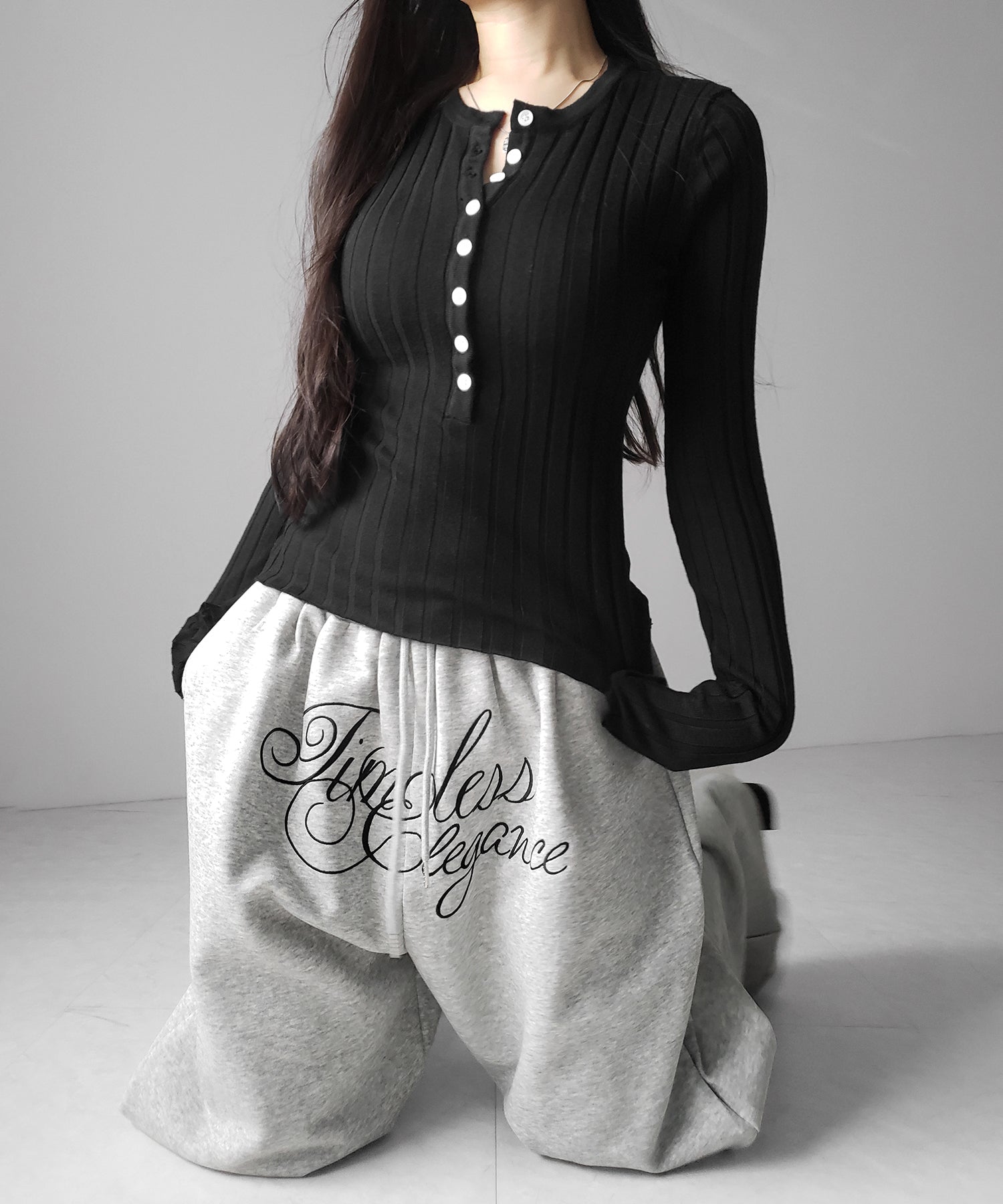 スリムフィットヘンリーネックリブトップス / slim fit henley neck ribbed tops