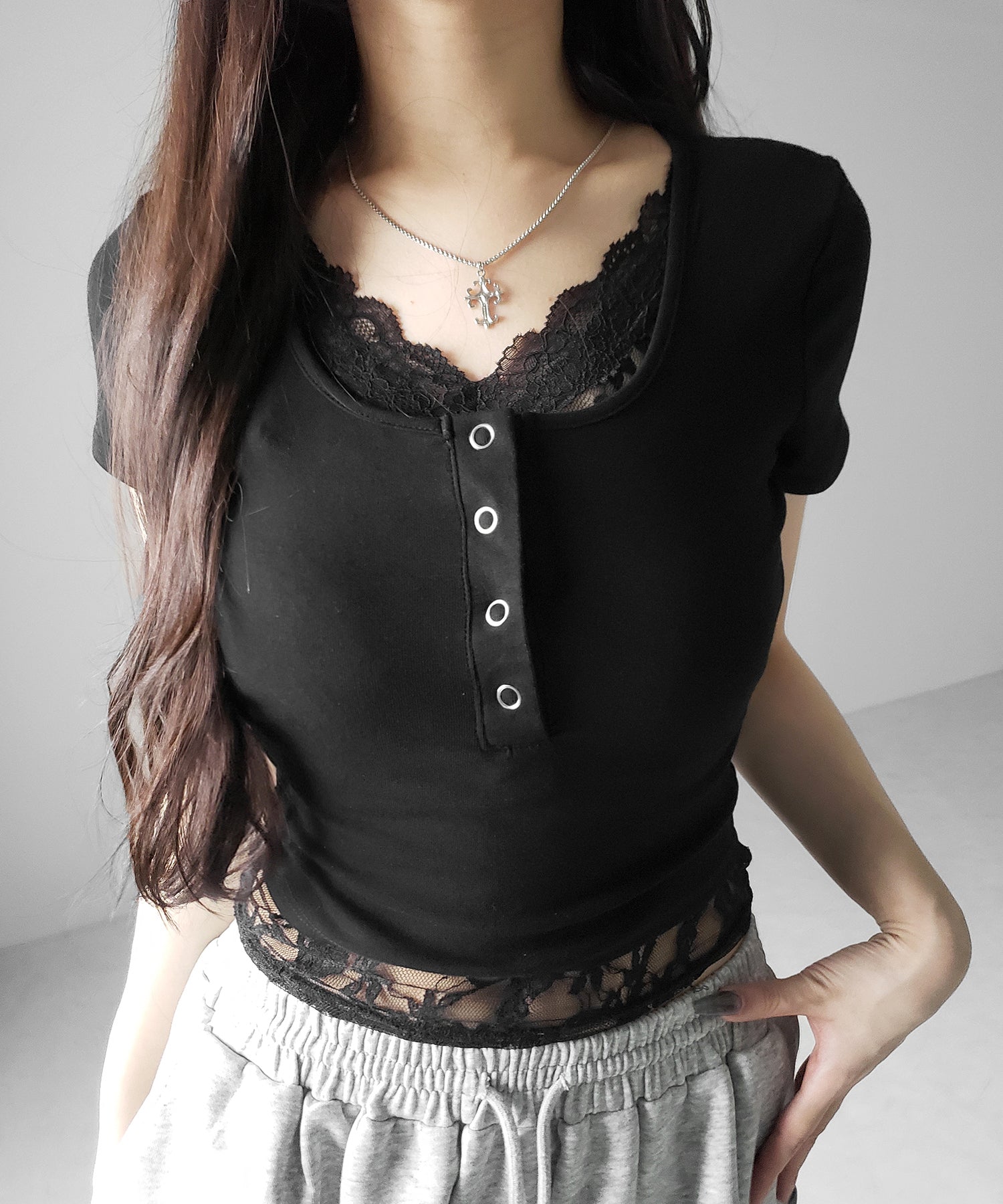 レースレイヤードヘンリーネックスクエア半袖Tシャツ / lace layered henley neck square short sleeve T-shirt