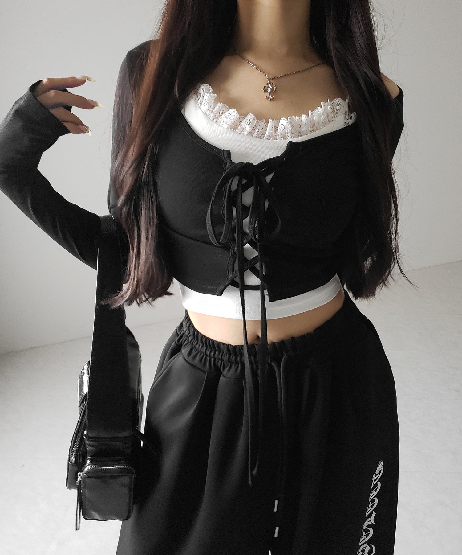 【 新色ピンクが追加!/2点セット 】レースアップリボンショートトップス + レースキャミ SET / lace up ribbon short tops + lace cami SET