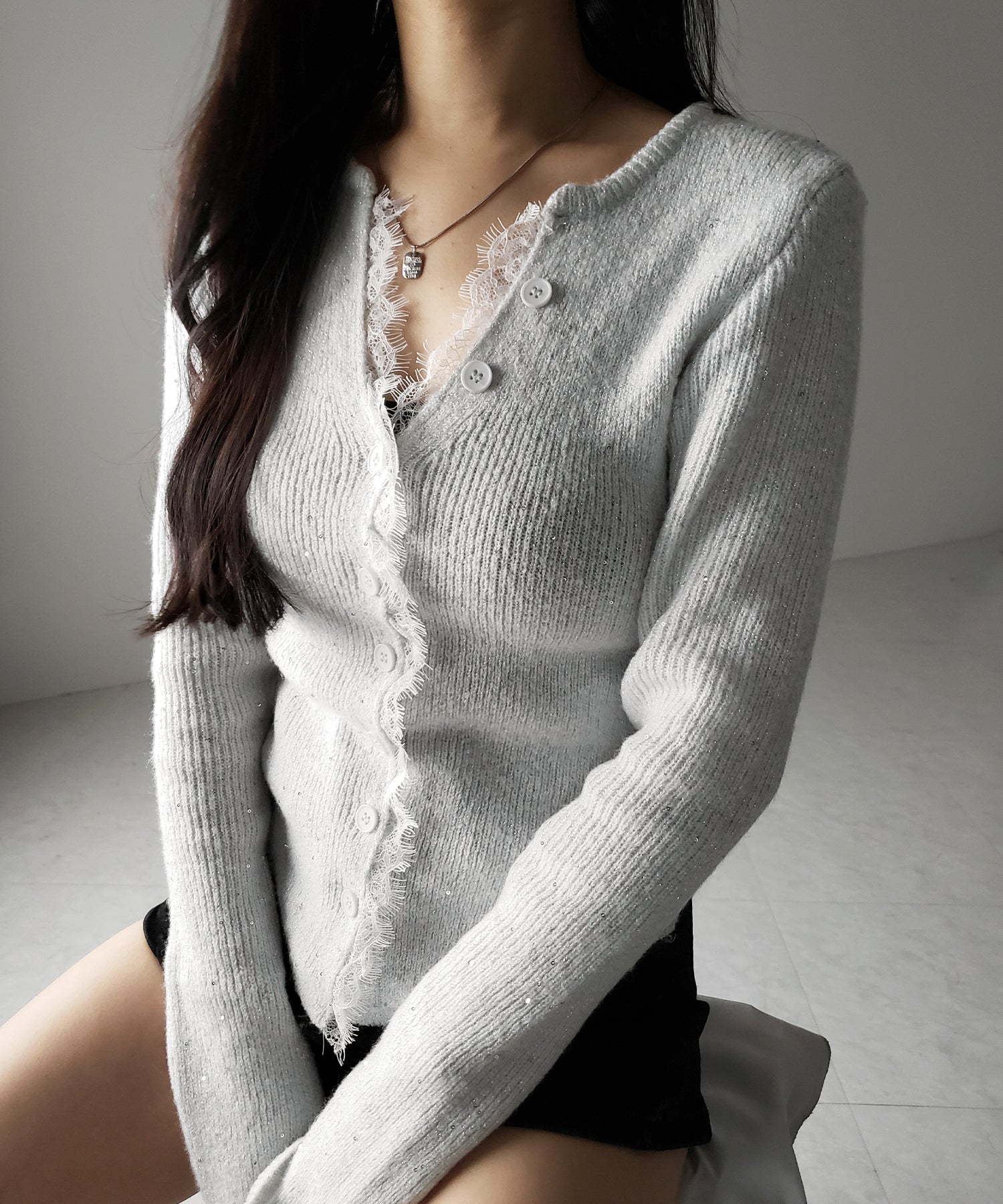 レースドッキングスパングルキーネックニットカーディガン / lace docking spangle key neck knit cardigan