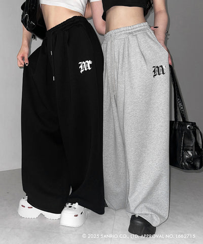 【 HELLO KITTY × me+em select 】ハローキティM LOGO ワイドスウェットパンツ / Hello Kitty M Logo wide sweatpants 【 セットアップ着用可能 】