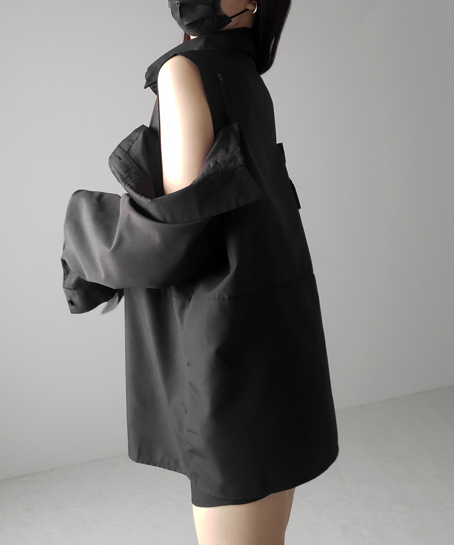 【 3color 】オープンショルダーカットアウトビッグシャツ / open shoulder cutout big shirt