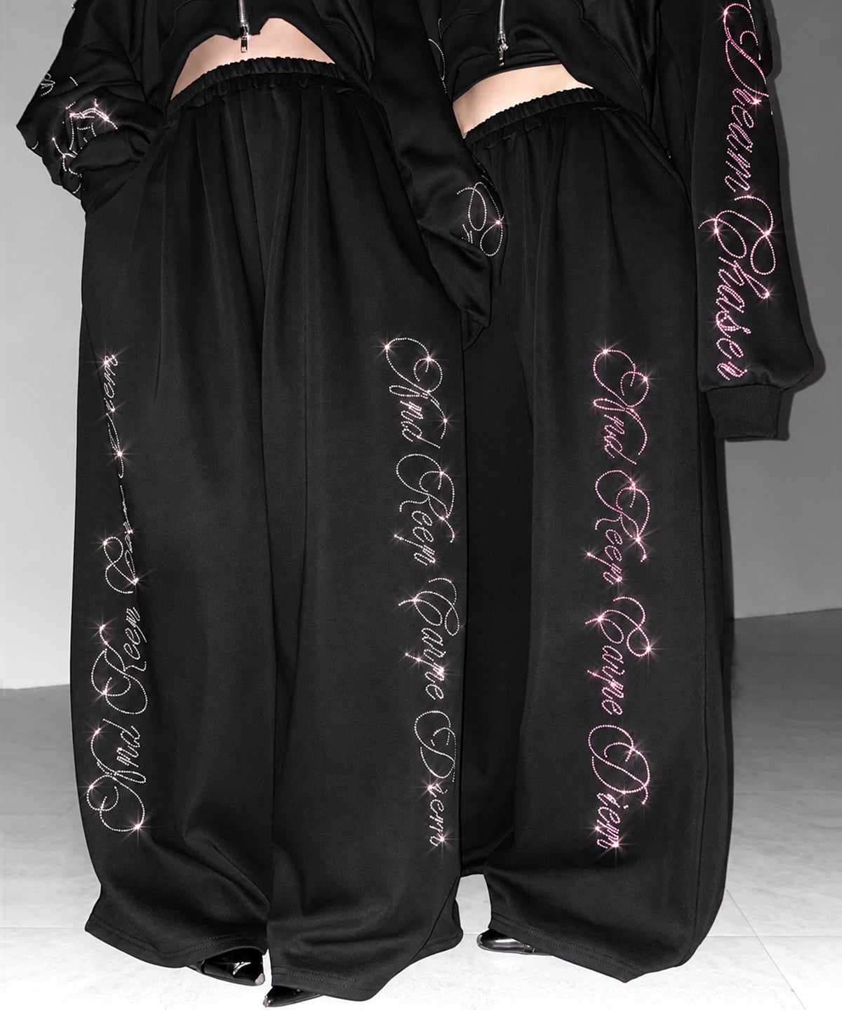 【 セットアップ可能 】ラインストーンロゴワイドスウェットパンツ / Rhine stone logo wide sweatpants