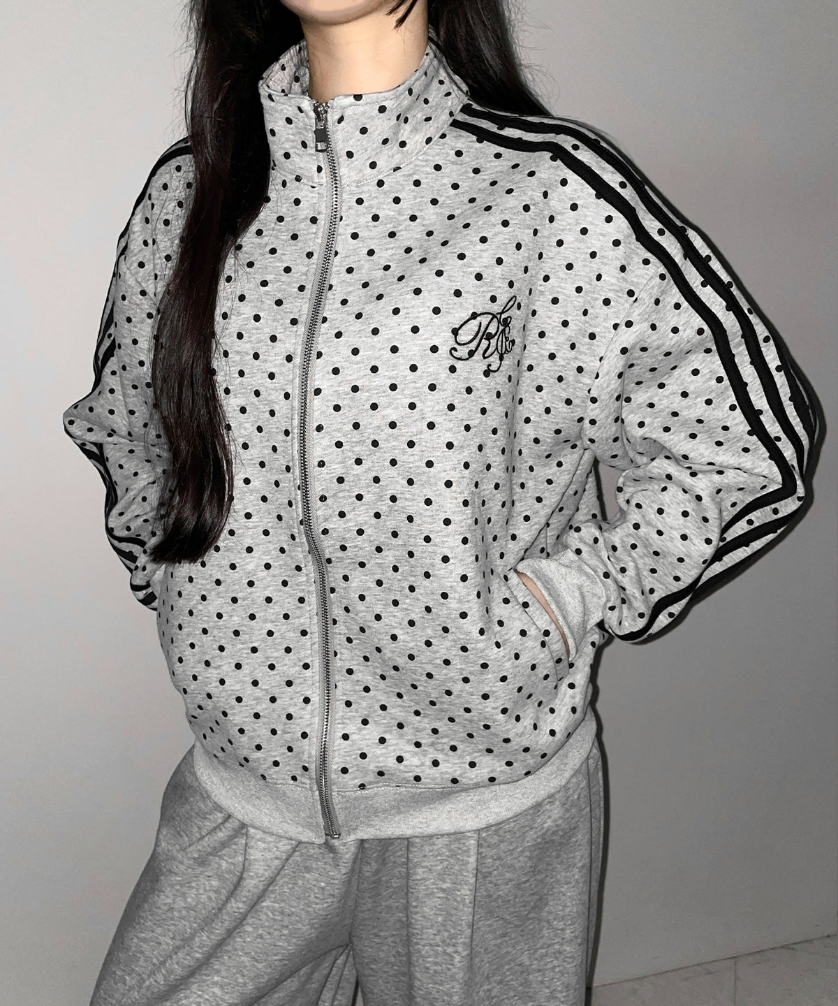 胸ロゴ刺繍ドットラインオーバースウェットブルゾン / chest logo embroidery side dot line over sweat blouson