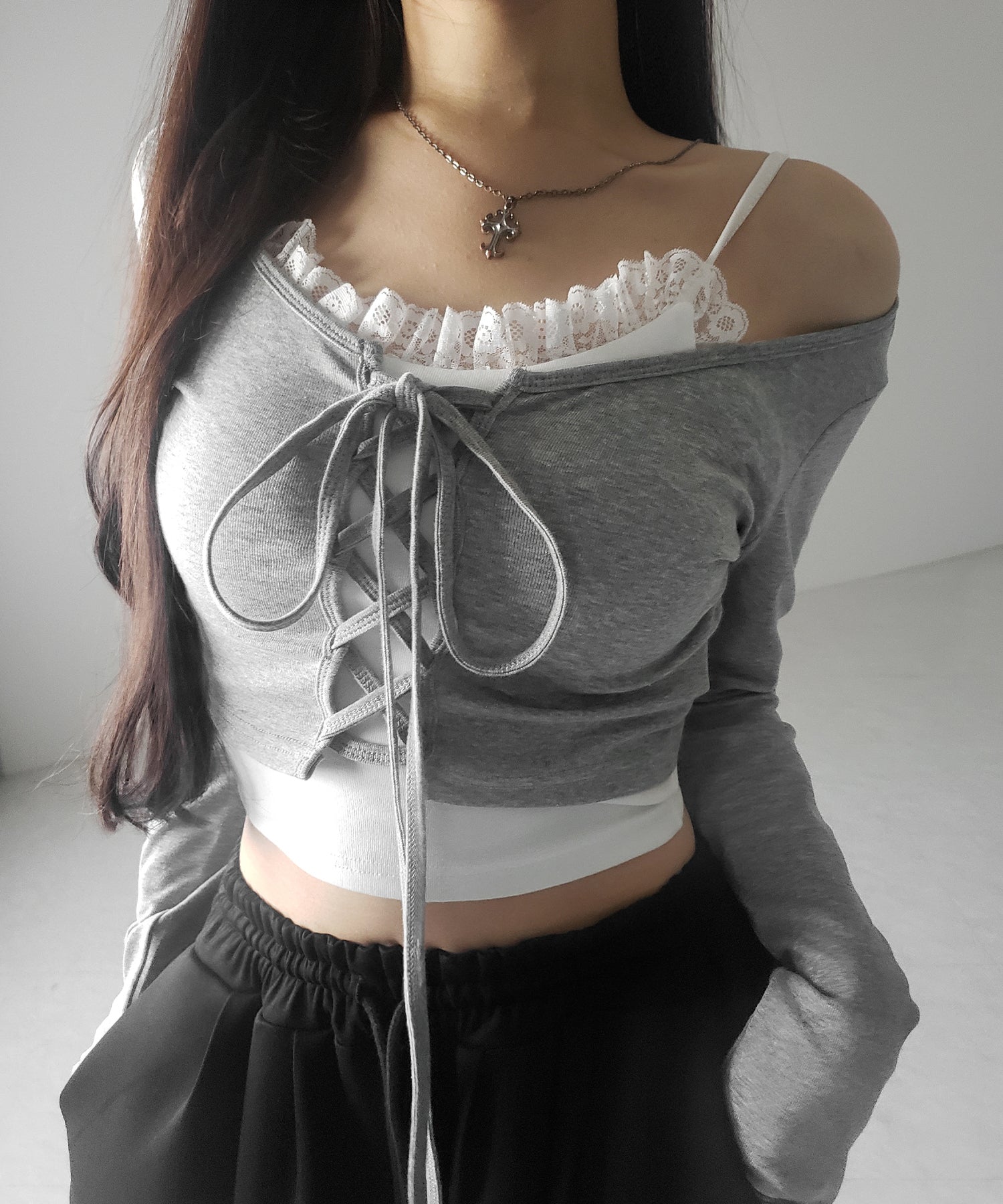 【 新色ピンクが追加!/2点セット 】レースアップリボンショートトップス + レースキャミ SET / lace up ribbon short tops + lace cami SET