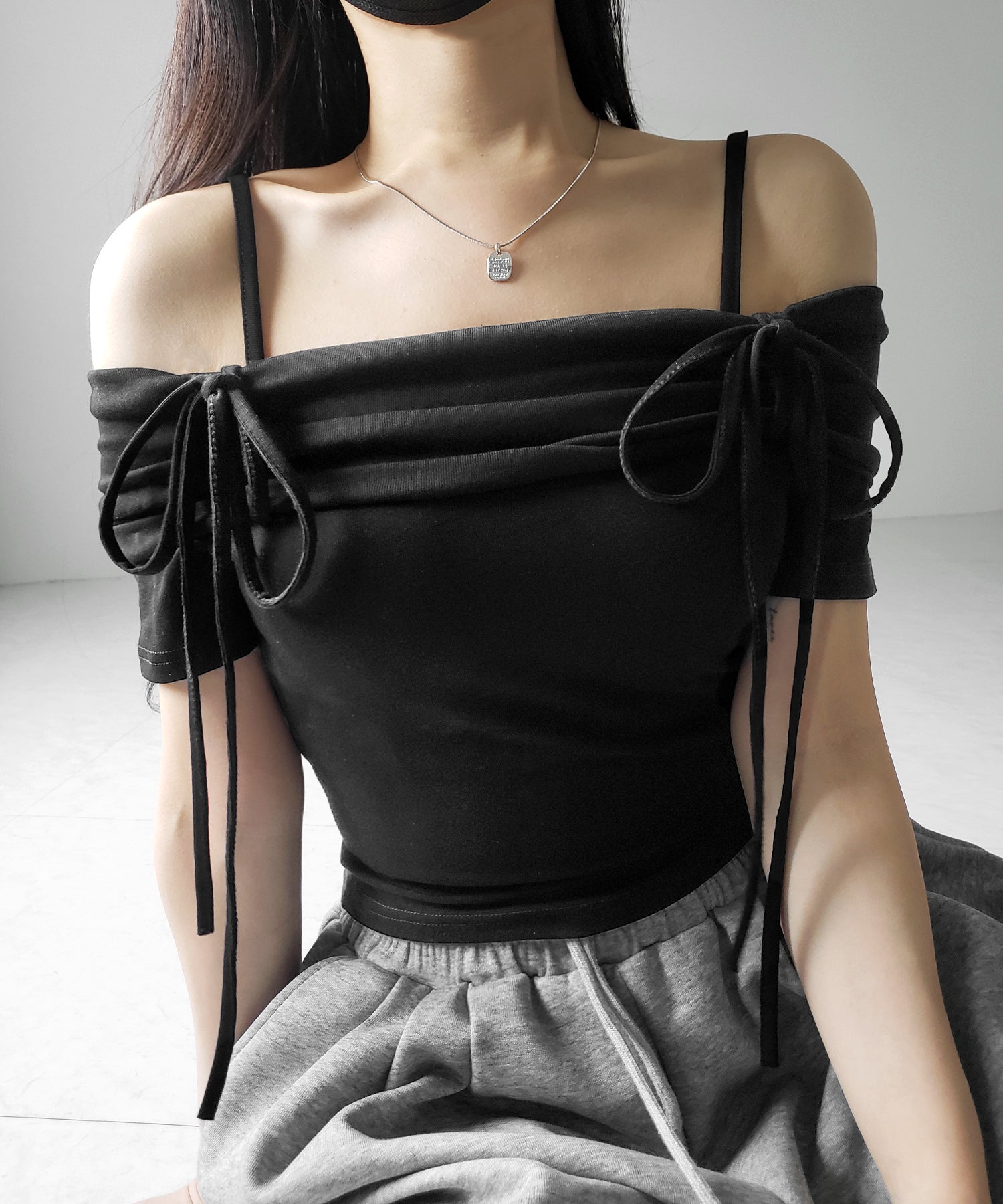 ストラップダブルリボンギャザーオフショルトップス / strap double ribbon gather offshoulder tops