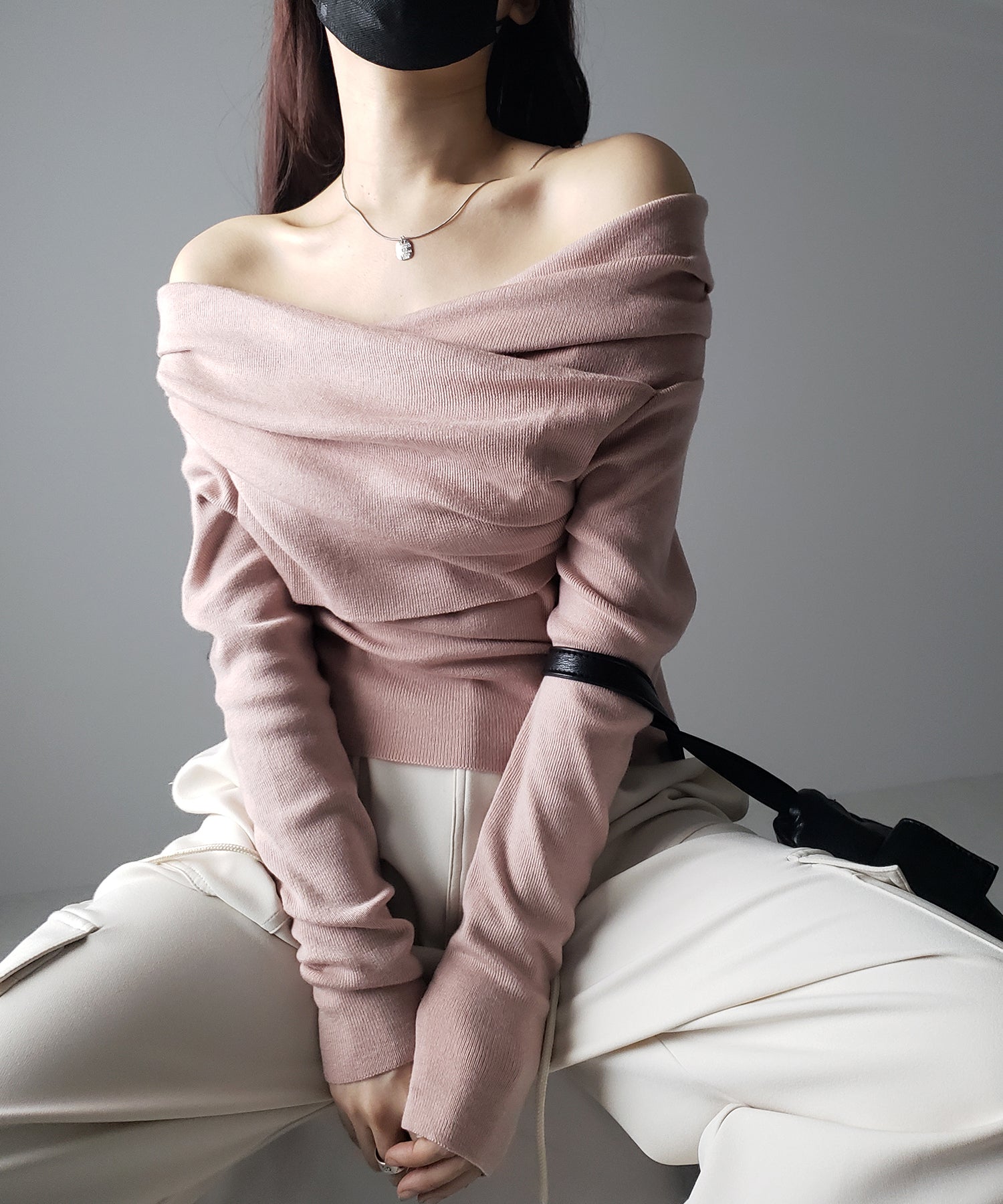 タックデザインドレープオフショルダーリブニット