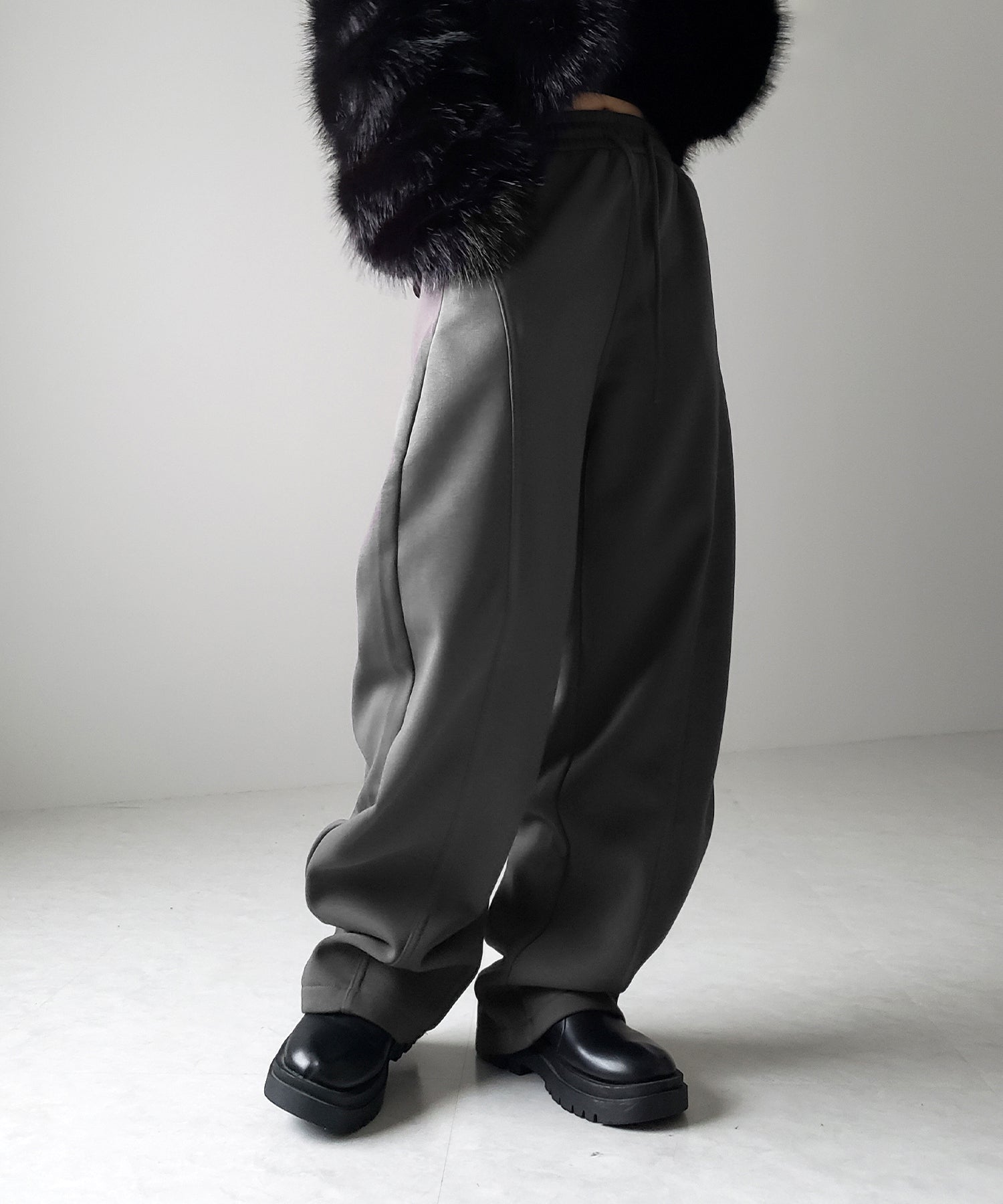 【 裏起毛 】カーブラインサイドタックワイドスウェットパンツ