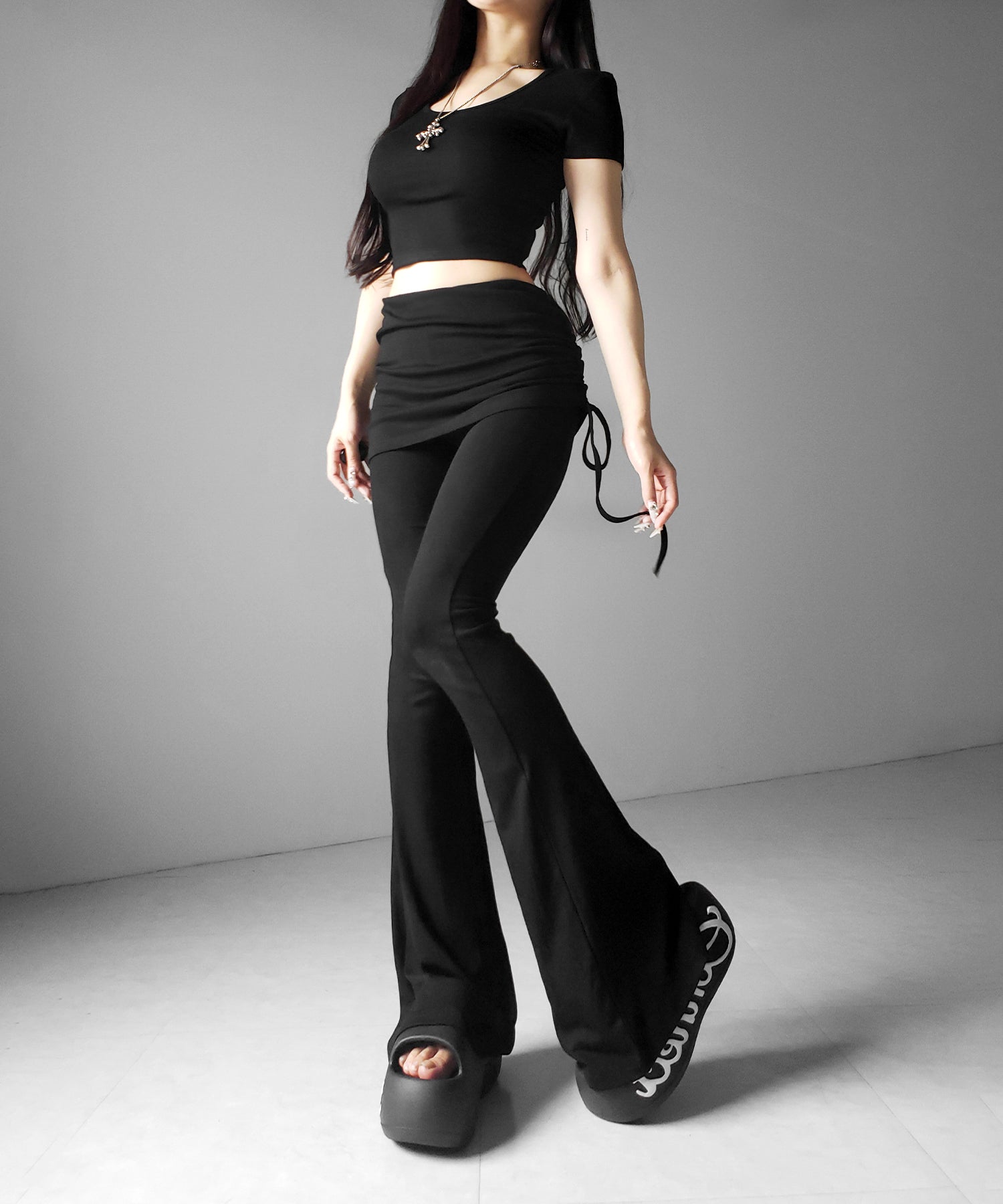 【 ワンホンセットアップ 】スクエアショートTシャツ+サイドシャーリングフレアパンツ SET / 【 SETUP 】square neck short T-shirts + side shirring flare pants