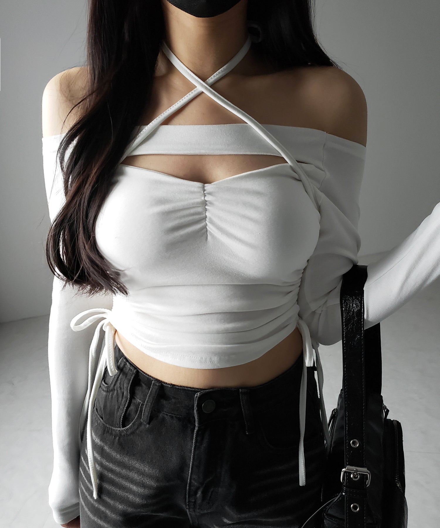 【 新色ピンク追加! / 2WAY 】クロスストラップリボンカットアウトオフショルトップス / cross strap ribbon cutout offshoulder tops