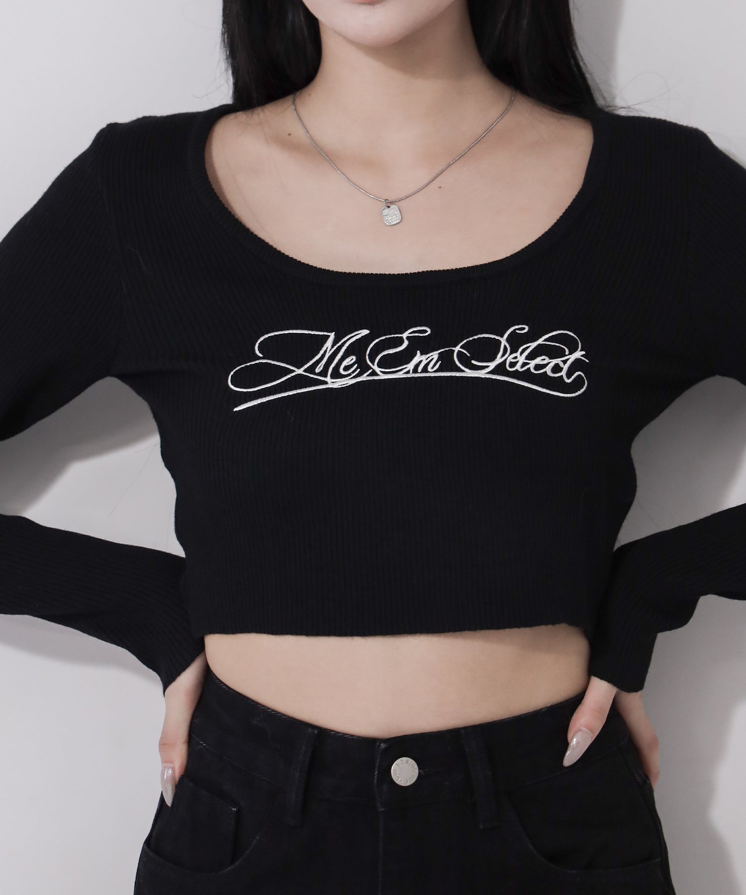 レタリングロゴ刺繍スクエアネックショートリブニットトップス / lettering logo embroidery square neck short rib knit tops
