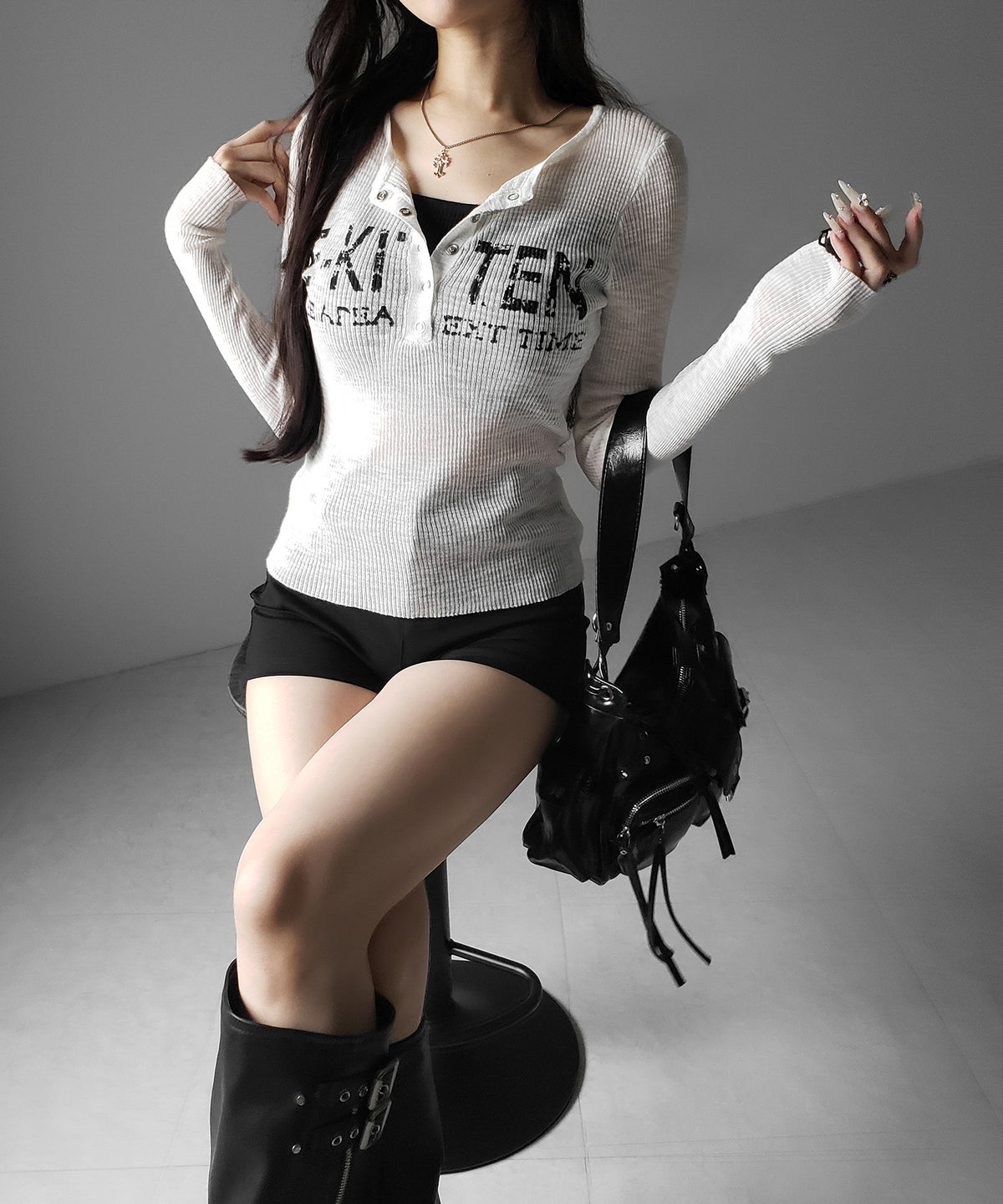 ヘンリーネックフェイクレイヤードロゴ長袖シアーニットトップス / henly neck fake layered logo longsleeve sheer rib knit tops