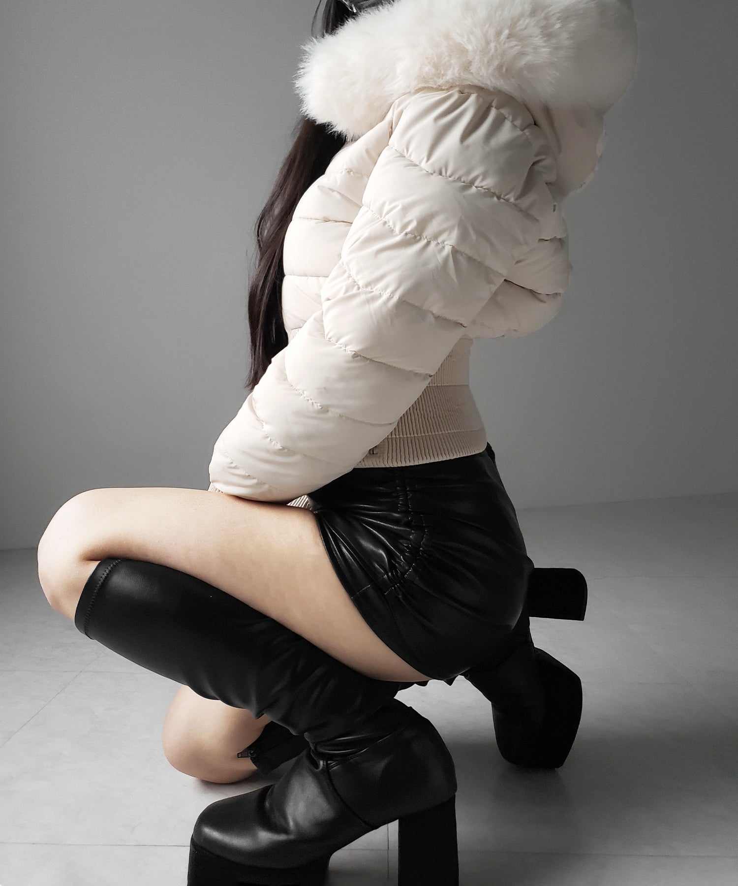 ウエストマークファーフードレディフェイクダウンジャケット / waist mark fur hooded lady fake down jacket
