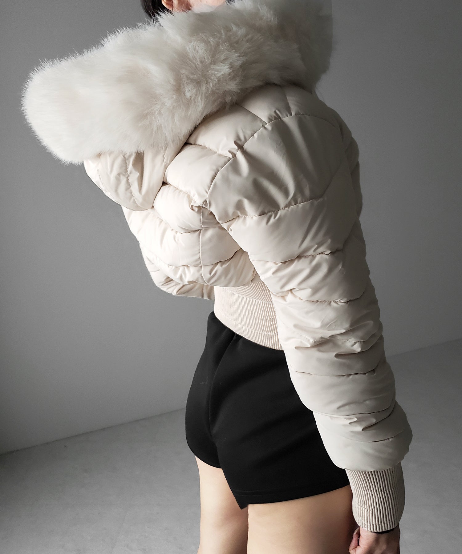 ウエストマークファーフードレディフェイクダウンジャケット / waist mark fur hooded lady fake down jacket