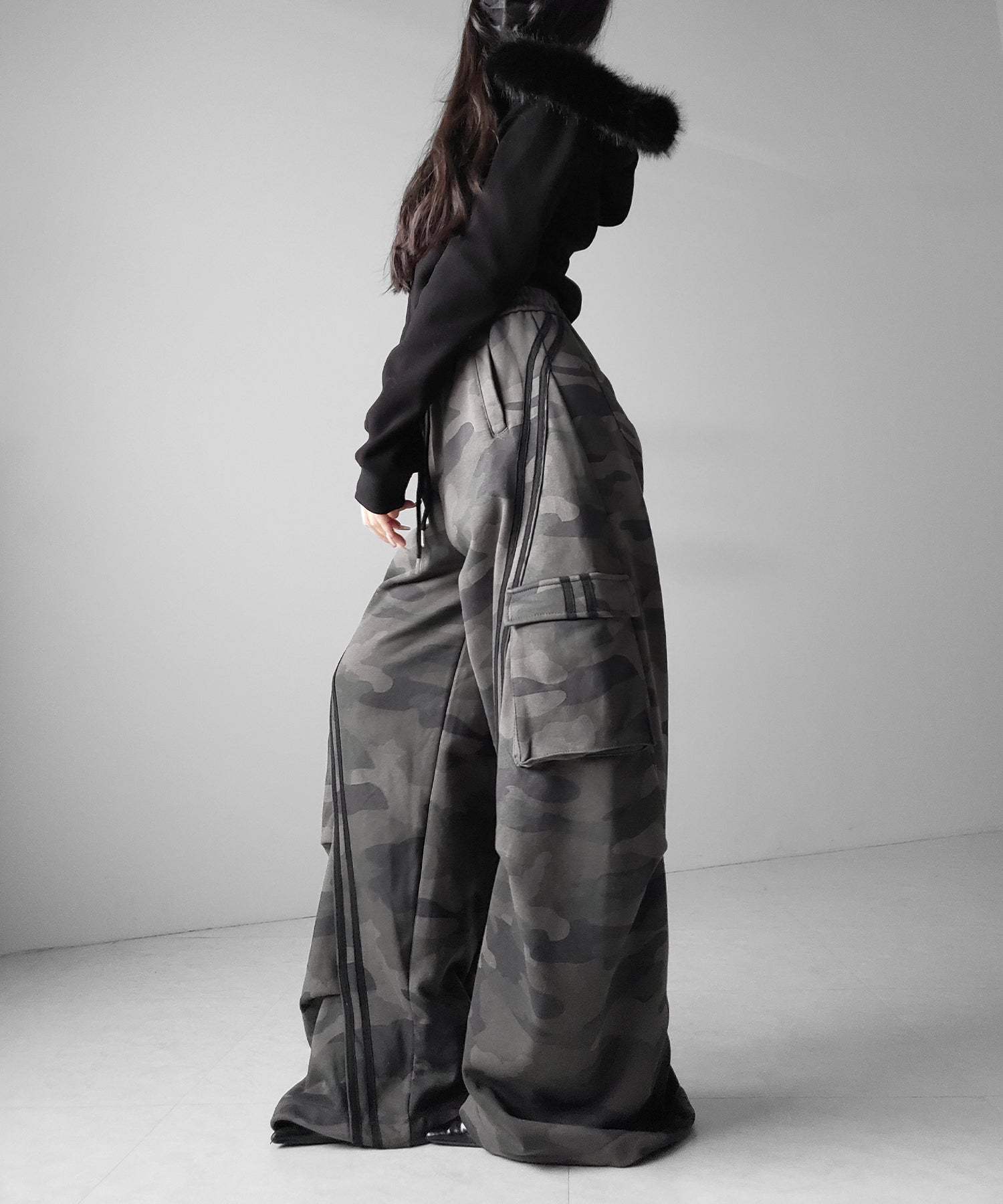 【 裾絞り可能2WAY 】カモフラヴィンテージサイドラインタックワイドスウェットパンツ / camouflage vintage side line tuck wide sweatpants