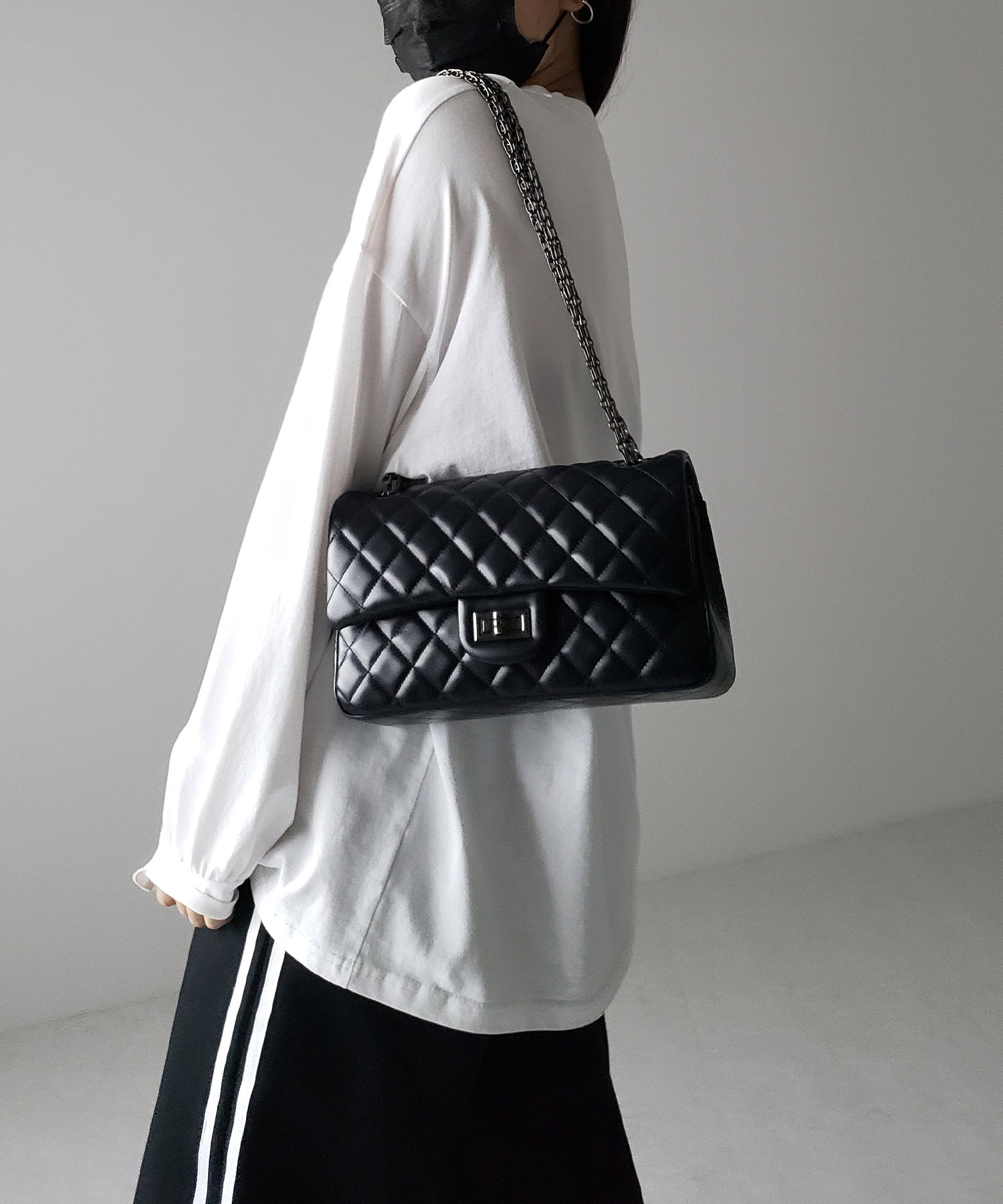 キルティングチェーンスクエアショルダーバッグ / quilting chain square shoulder bag