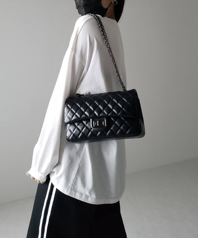 キルティングチェーンスクエアショルダーバッグ / quilting chain square shoulder bag