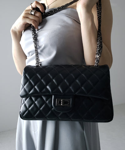 キルティングチェーンスクエアショルダーバッグ / quilting chain square shoulder bag