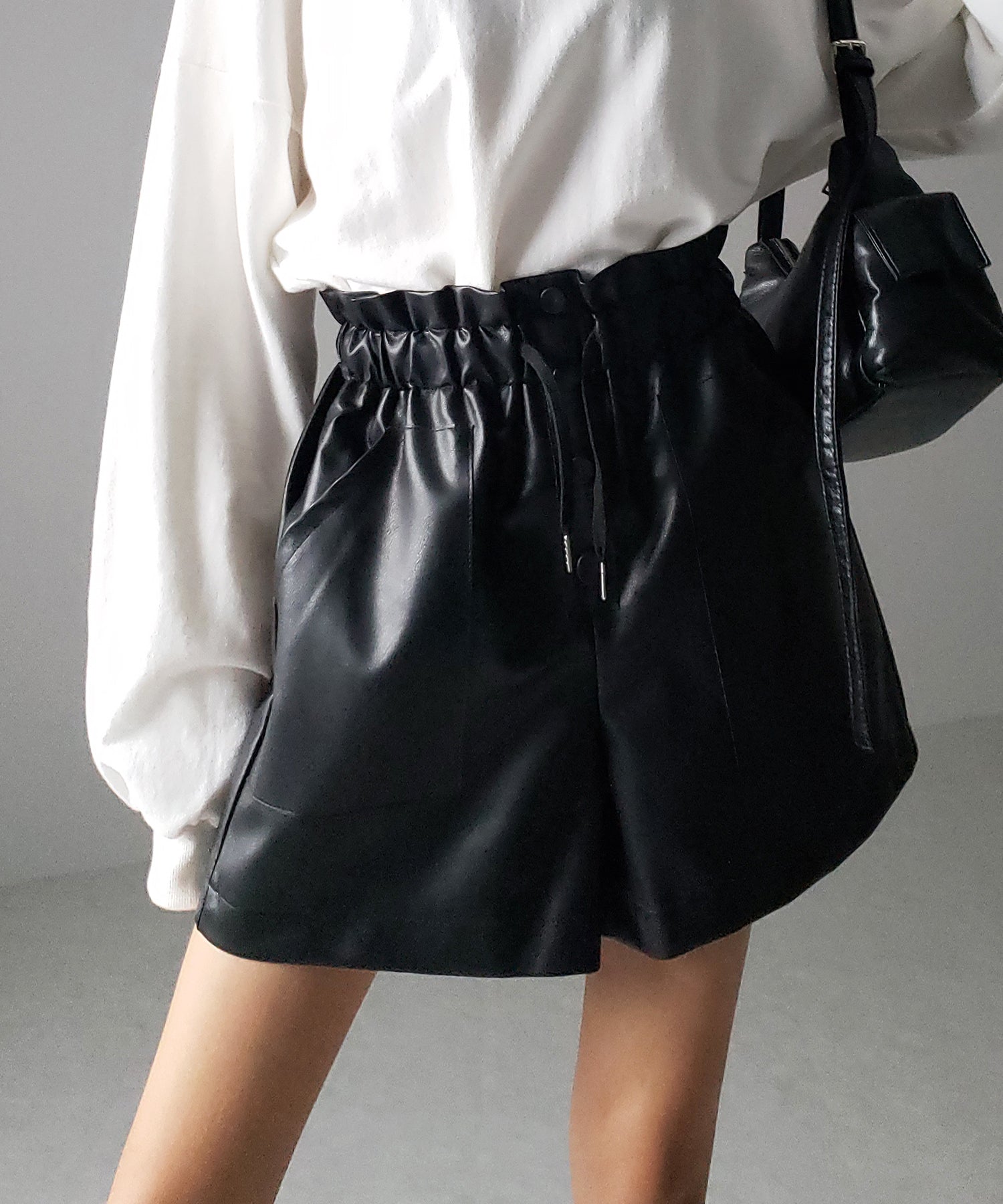 【 4COLOR 】ハイウエストシャーリングレザーショートパンツ