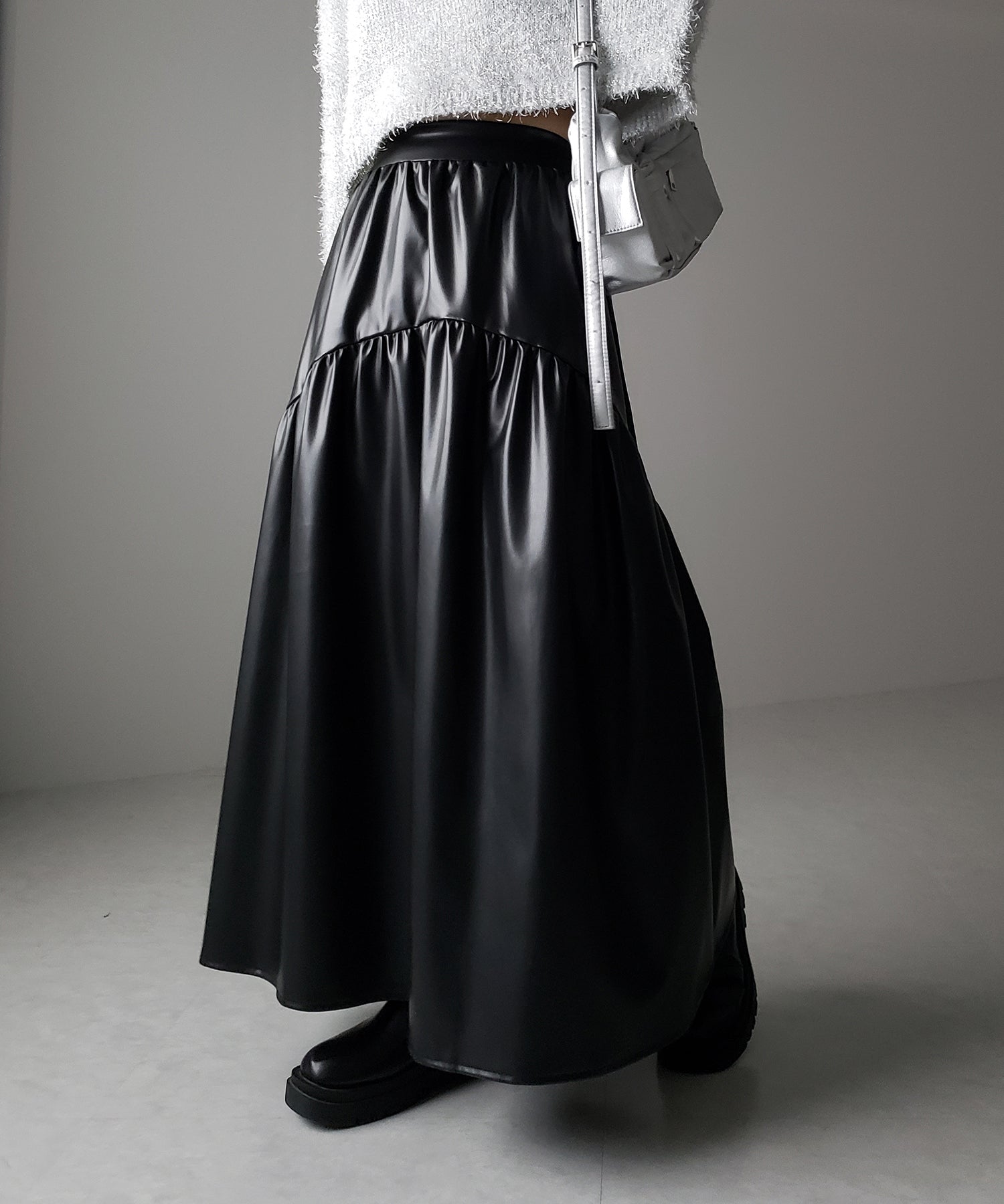 【 2color 】メタリックフェイクレザーギャザーフレアスカート / metallic fake leather gather flare skirt