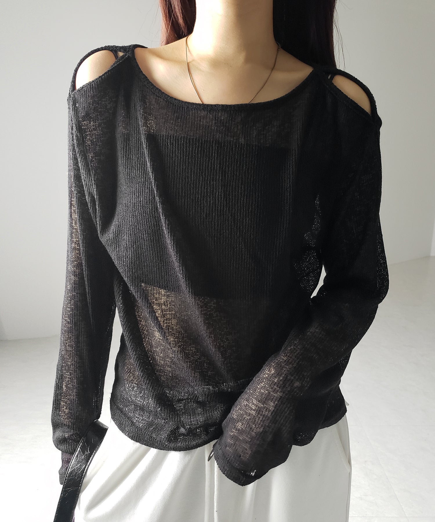 【 3color 】カットアウトショルダールーズシアートップス / cutout shoulder loose sheer tops