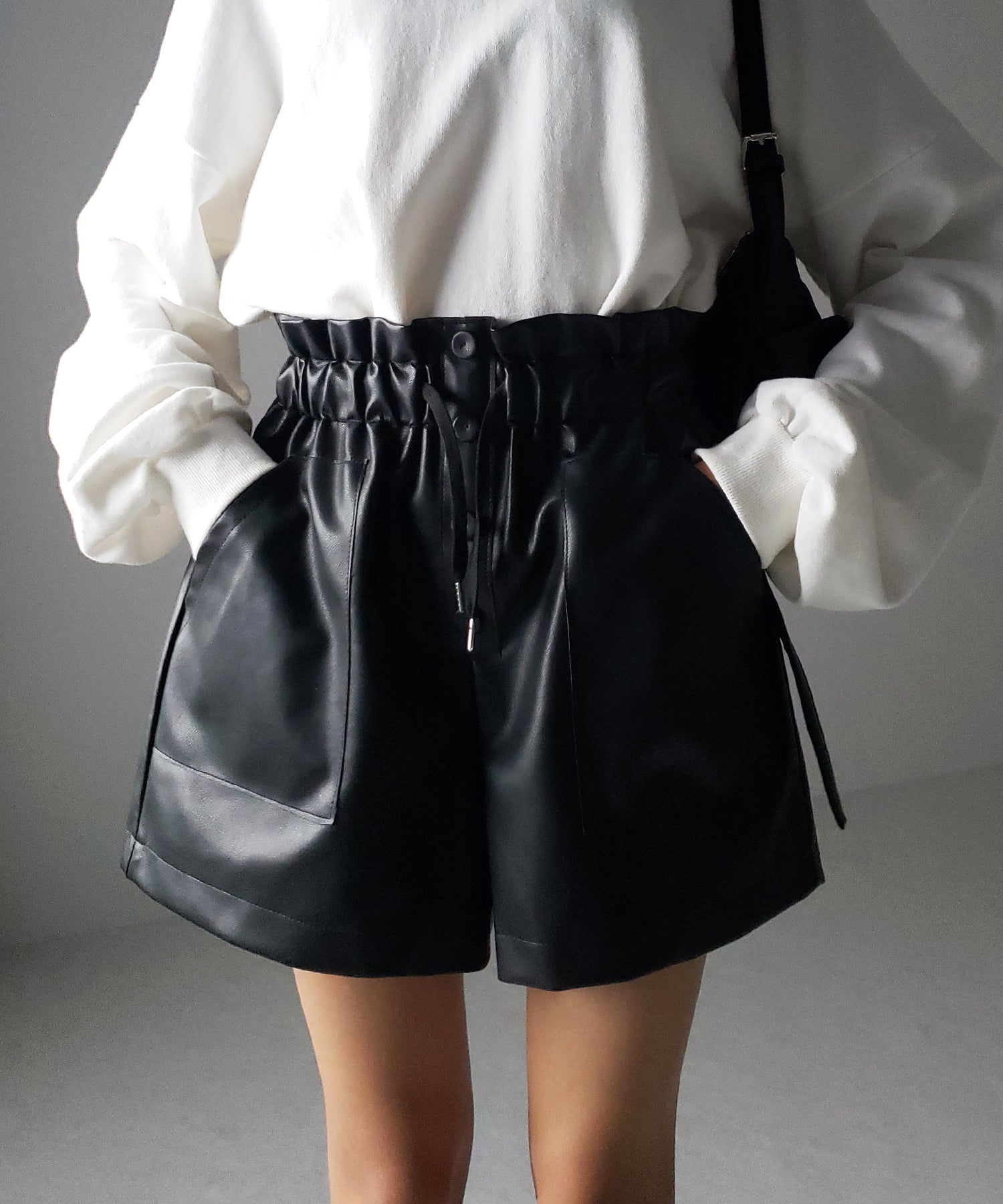 【 4COLOR 】ハイウエストシャーリングレザーショートパンツ