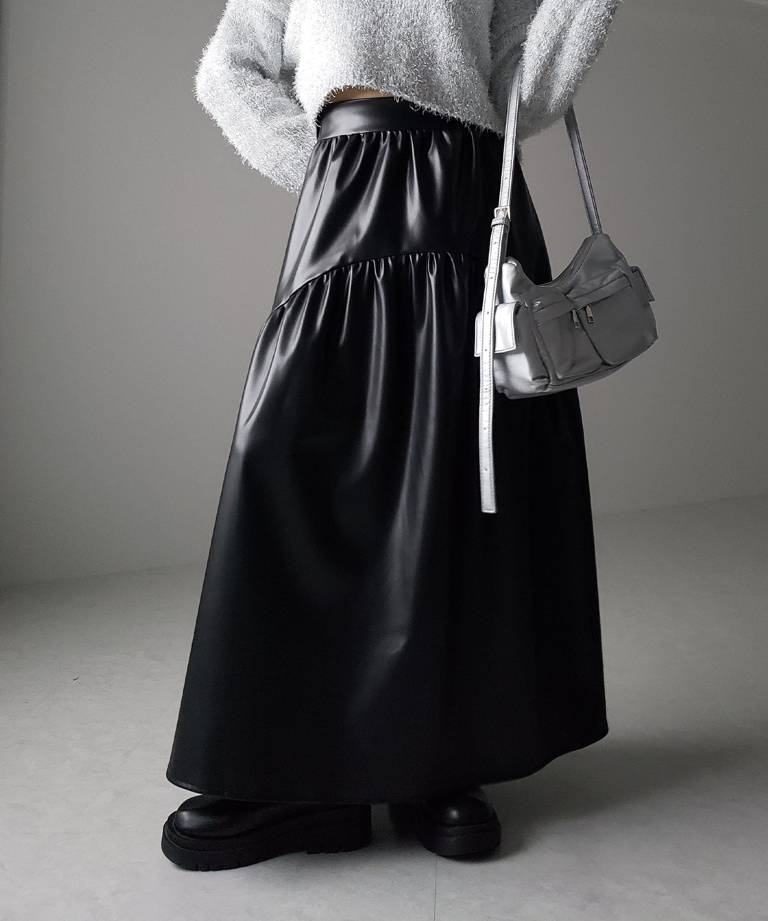 【 2color 】メタリックフェイクレザーギャザーフレアスカート / metallic fake leather gather flare skirt