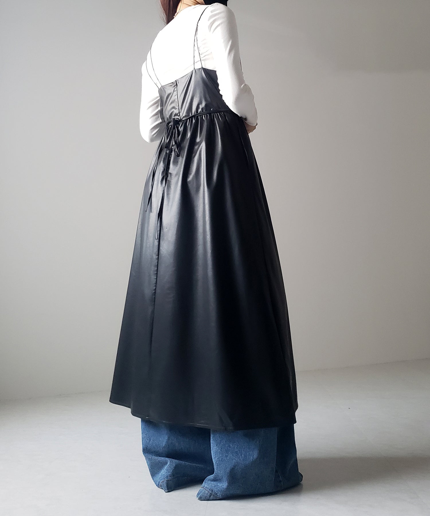 【 2COLOR 】バックリボンフェイクレザーロングギャザーキャミワンピース