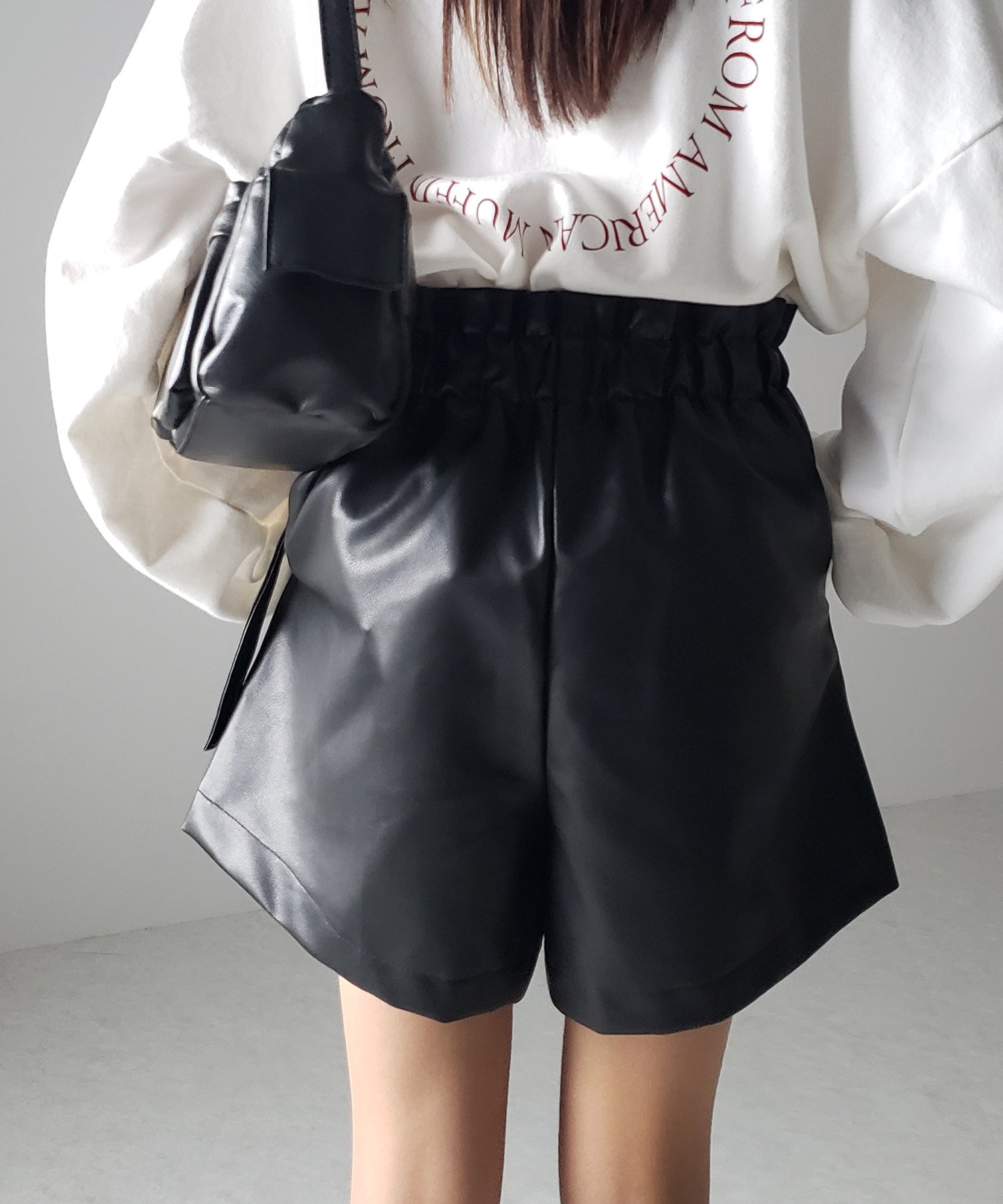 【 4COLOR 】ハイウエストシャーリングレザーショートパンツ