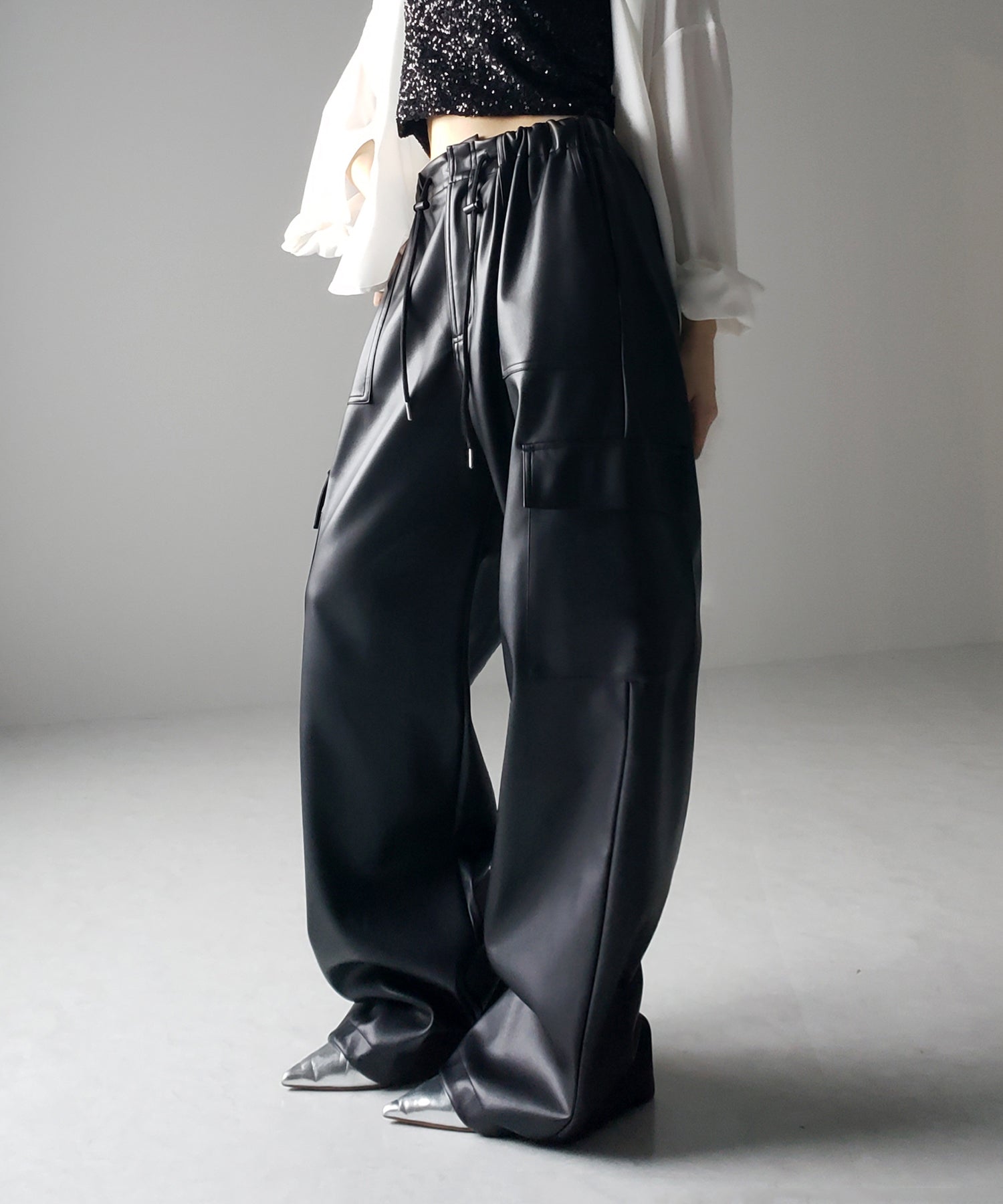 【 4size/2color 】2WAY フェイクレザーワイドカーゴパンツ
