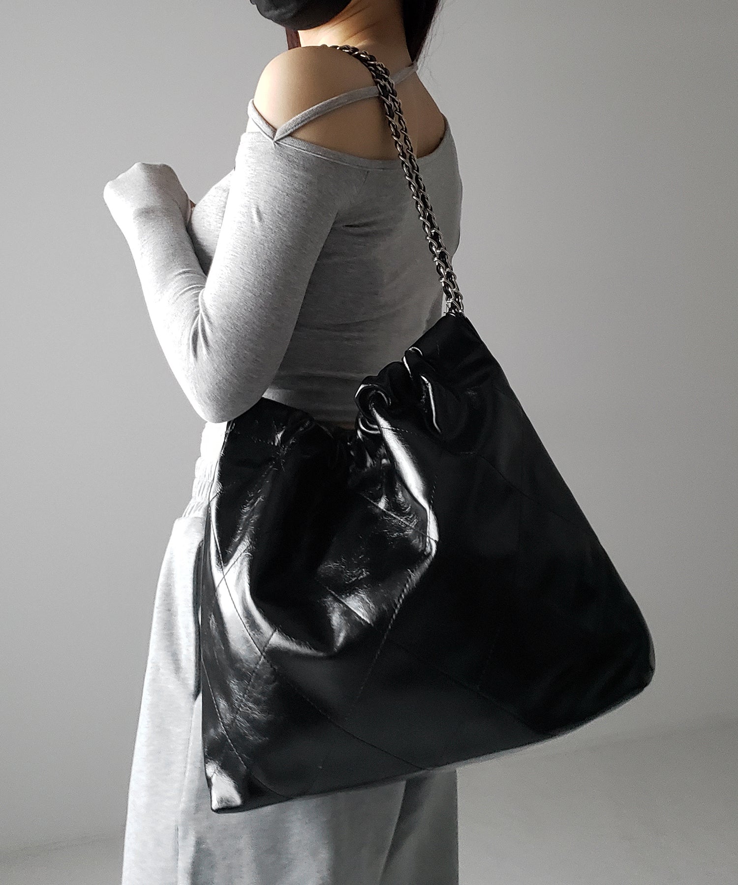 キルティングチェーントートショルダーバッグ / quilting chain tote shoulder bag